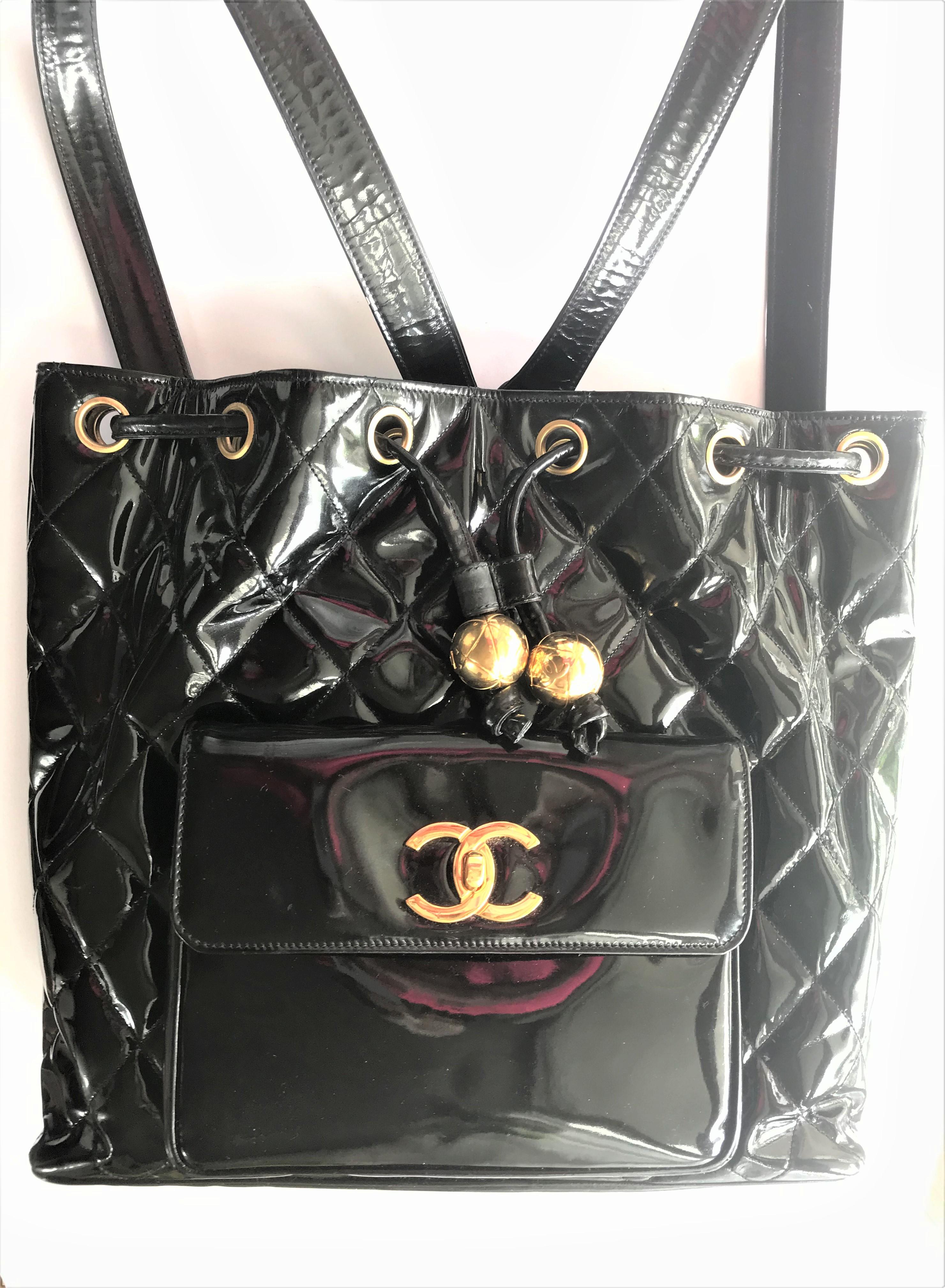 Vintage Chanel backpack black quiltet patent leather, 1990, Made in France For Sale 7