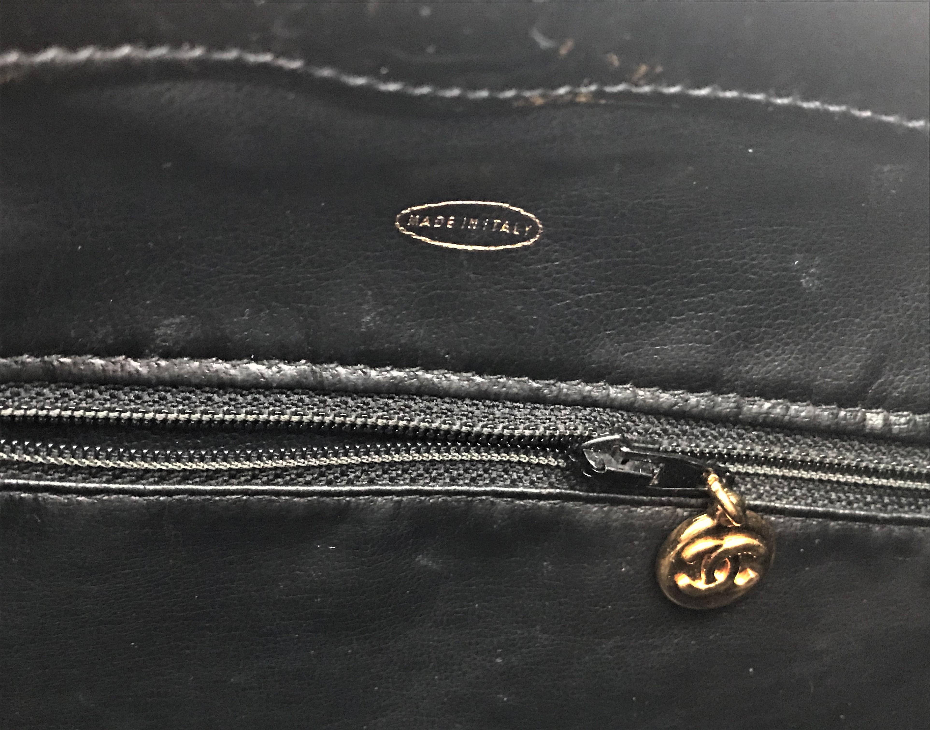 Vintage Chanel backpack black quiltet patent leather, 1990, Made in France For Sale 10