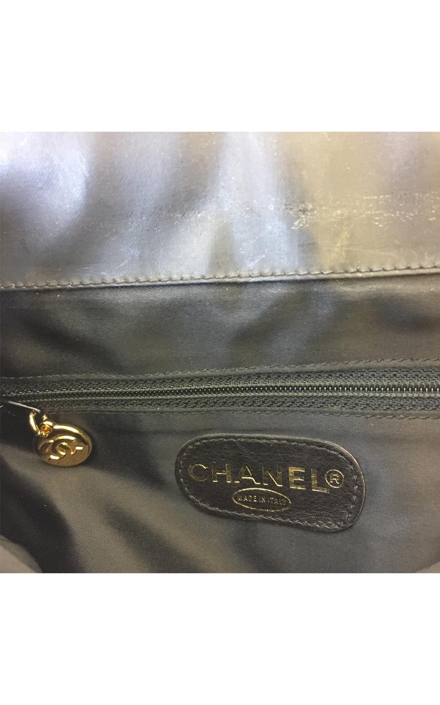 Vintage Chanel Backpack Caviar Leather with gold hardware For Sale 2