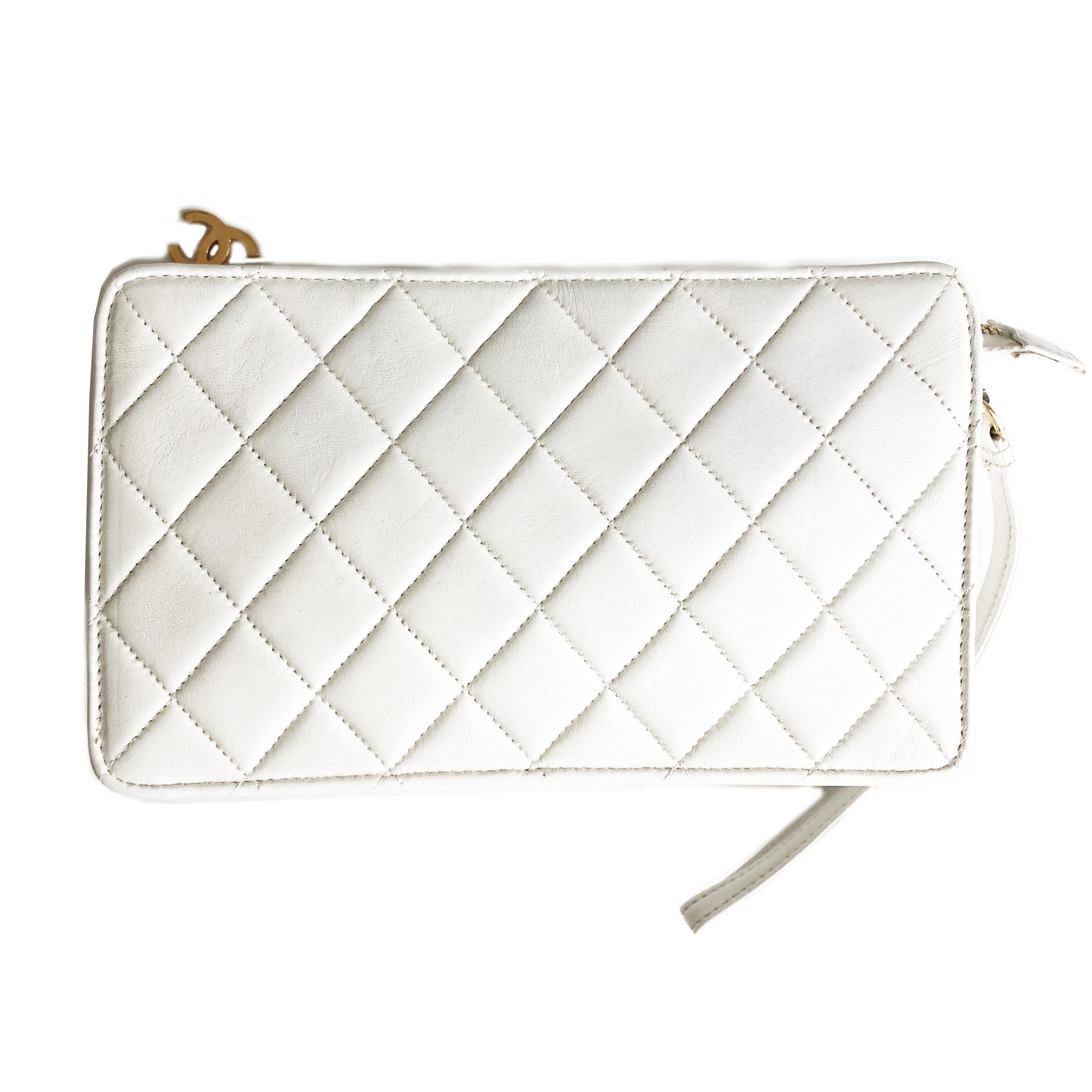 Gray Vintage Chanel Bag CC Logo Matelasse Clutch Wristlet White Leather Evening Bag