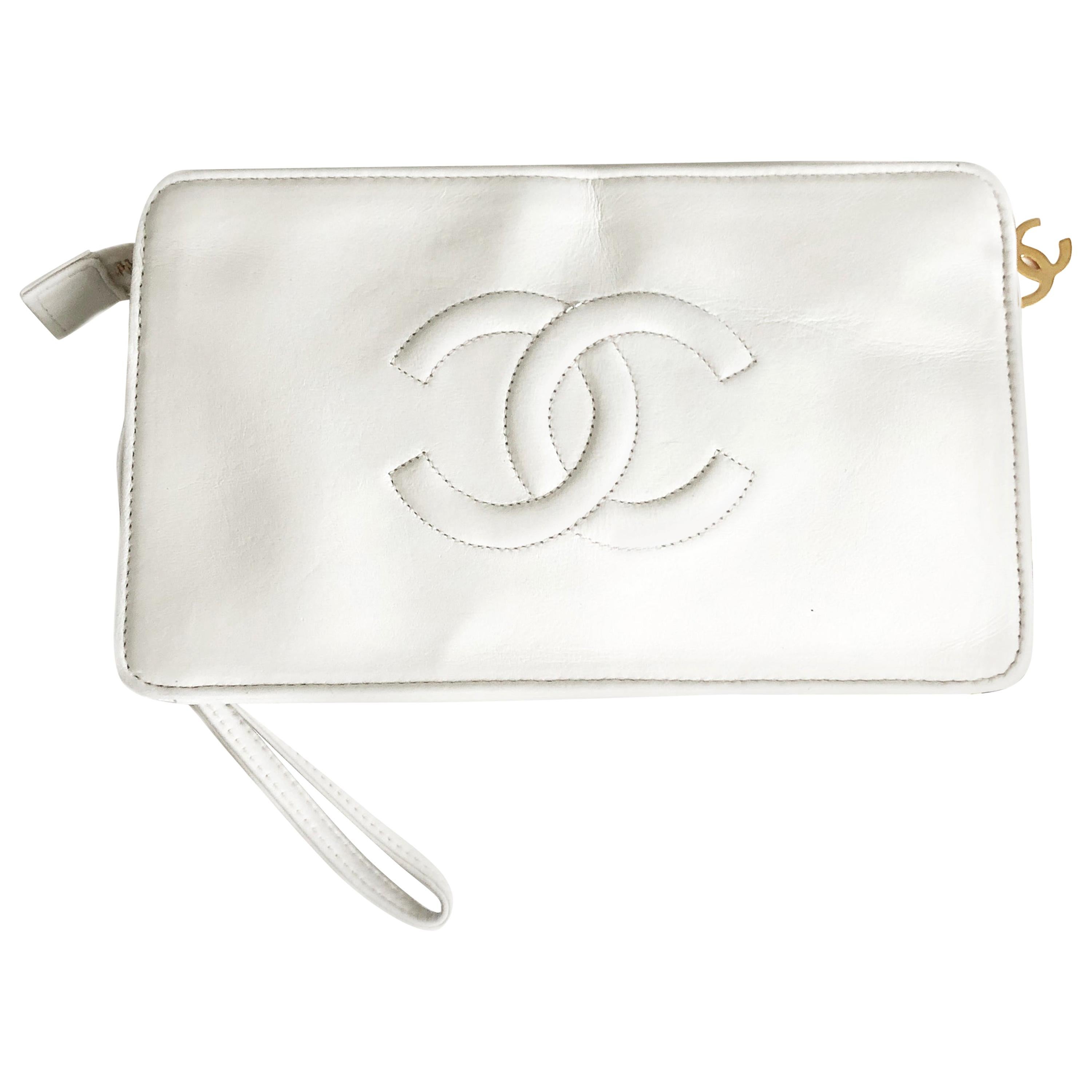 Vintage Chanel Bag CC Logo Matelasse Clutch Wristlet White Leather Evening  Bag
