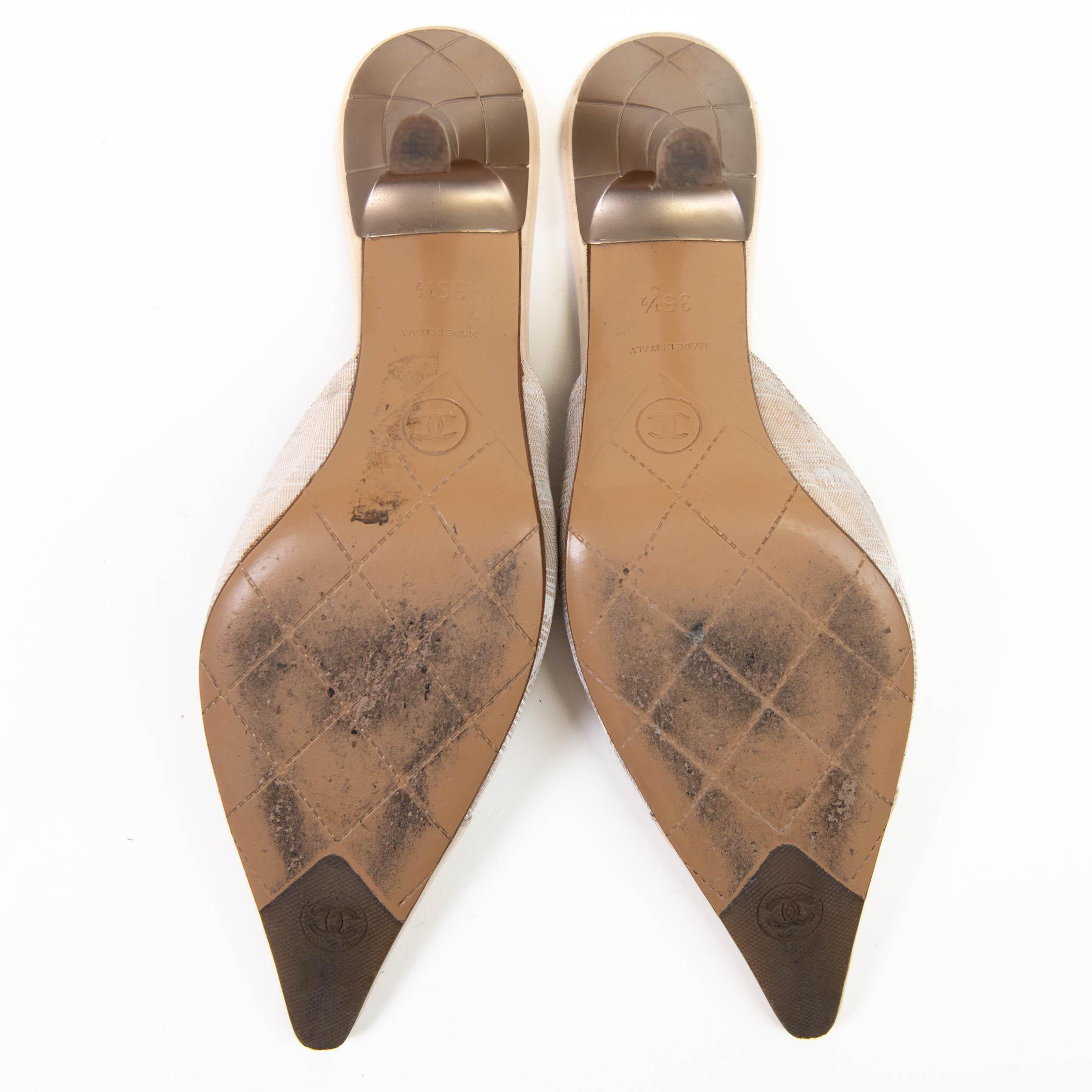 Vintage Chanel Beige and Cream Leather Pointed Toe Kitten Heels 35.5 2