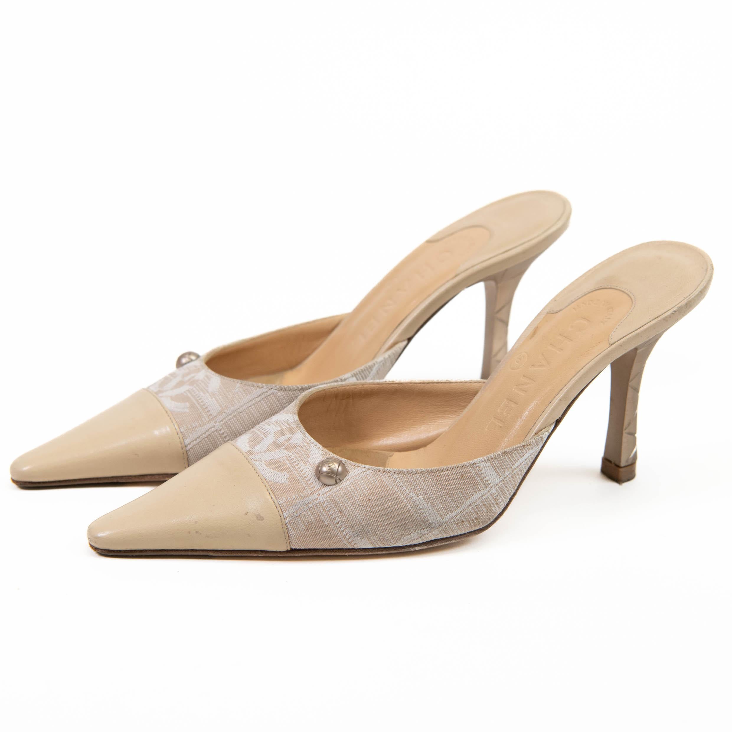 Vintage Chanel Beige and Cream Leather Pointed Toe Kitten Heels 35.5 3