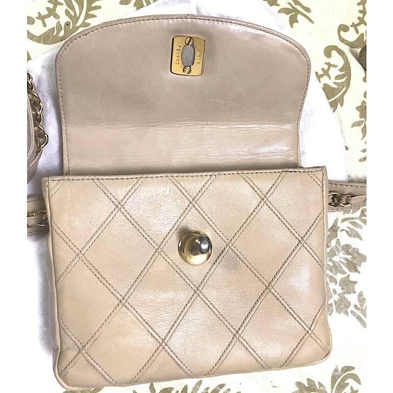 Vintage CHANEL beige leather waist purse, fanny pack, hip bag with gold CC motif 1