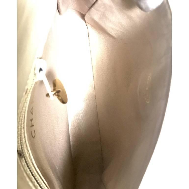Vintage CHANEL beige leather waist purse, fanny pack, hip bag with gold CC motif 3