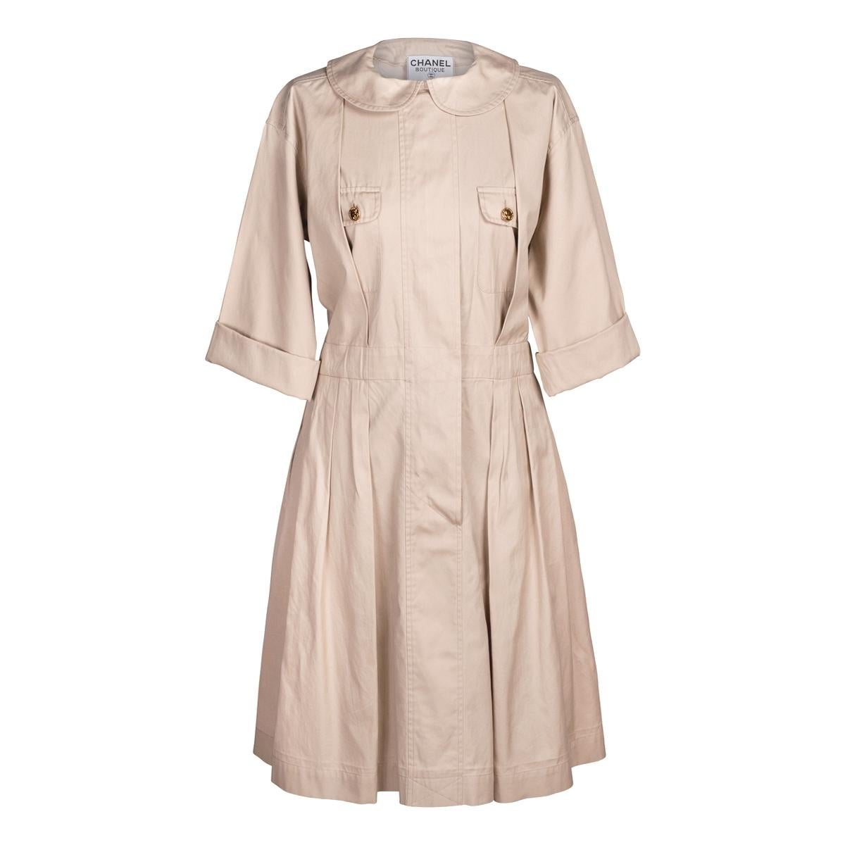 Vintage pre-owned Chanel beige safari trench-style cotton dress, made in France, 1990s.

This vintage pre-owned Chanel beige safari trench-style cotton dress is very elegant and is in good condition. Please note that the length of the dress was