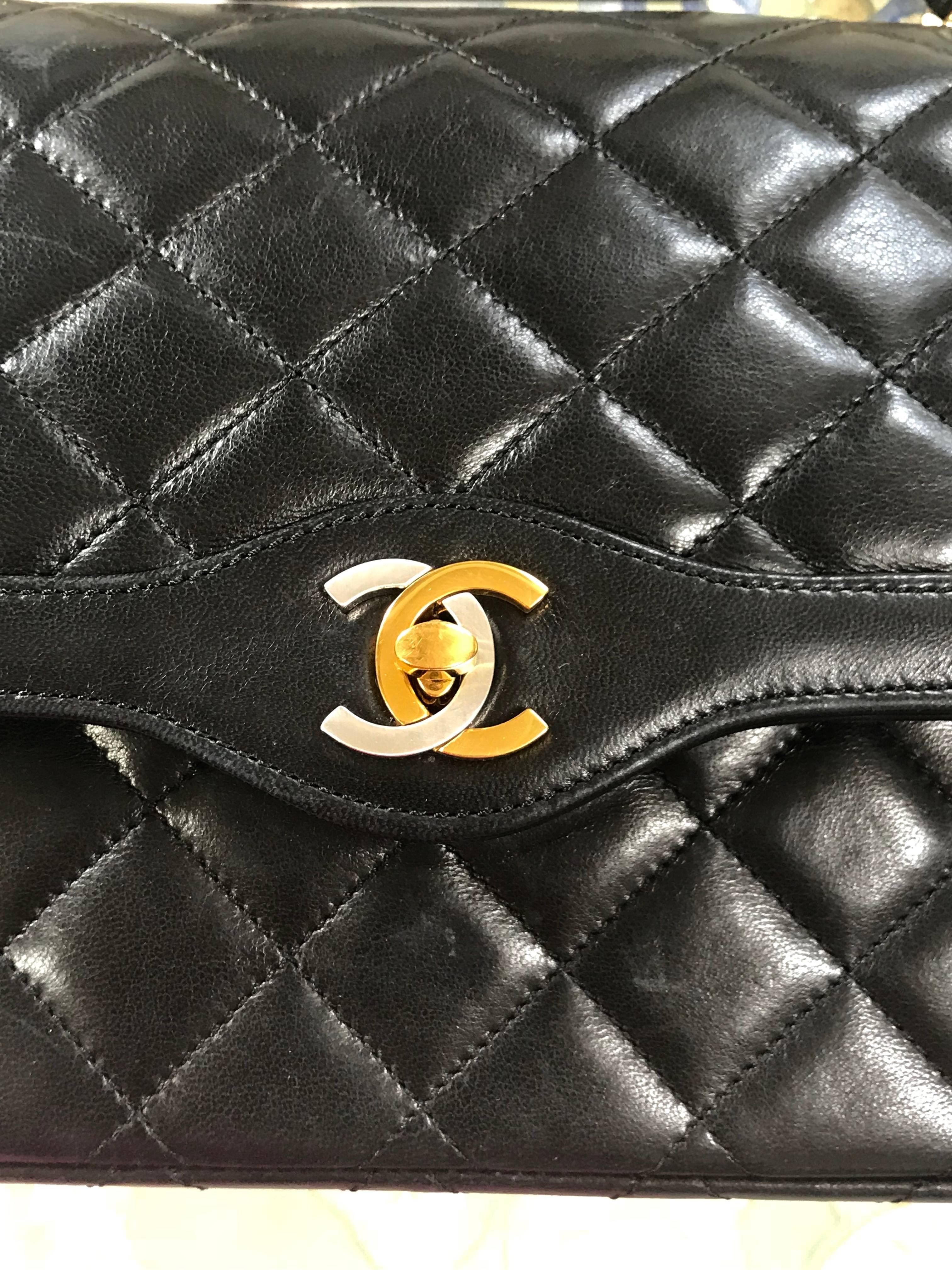 Vintage Chanel black 2.55 classic double flap bag with gold and silver CC motif. In Excellent Condition For Sale In Kashiwa, Chiba