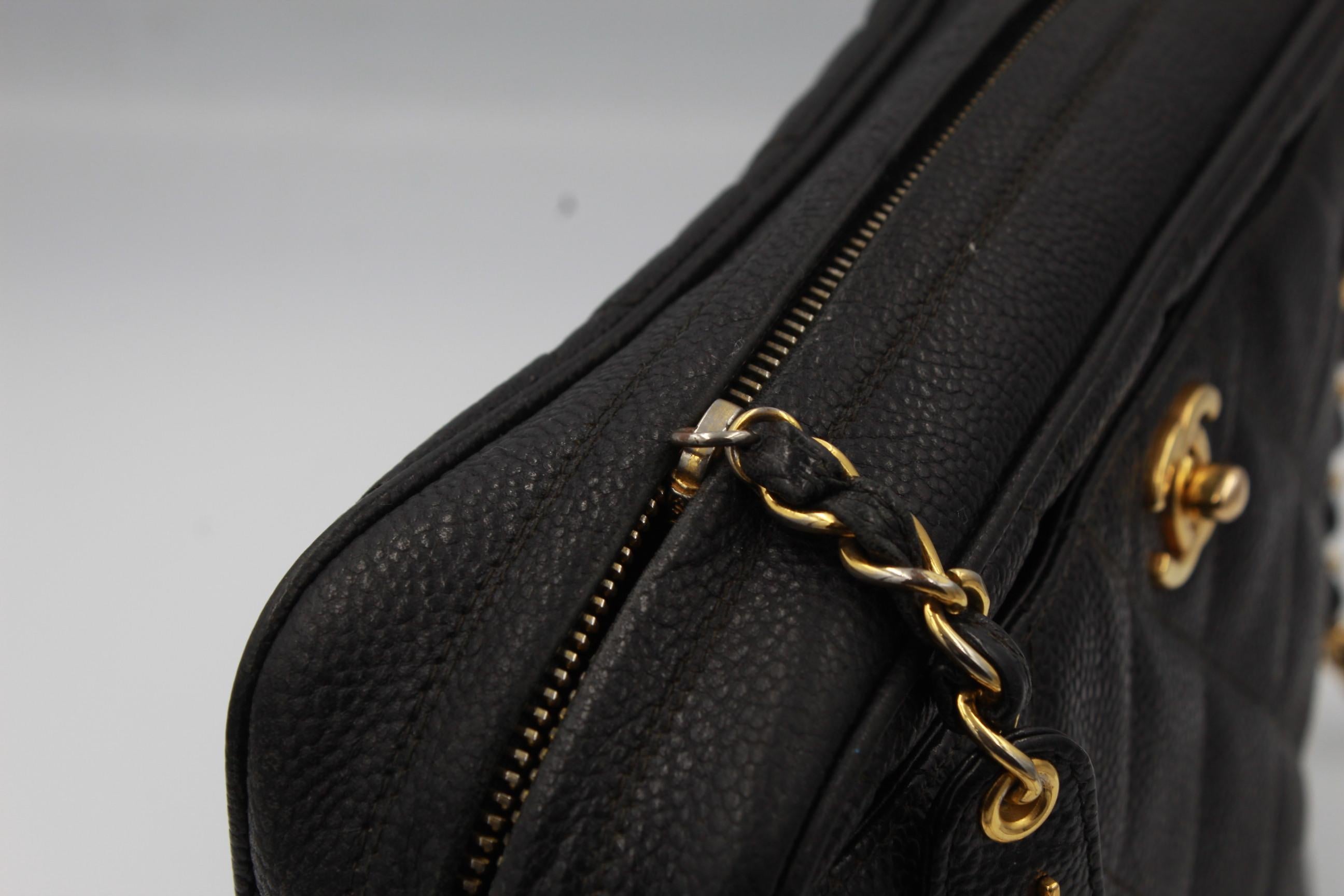 Black Vintage Chanel black bag in grained leather and golden hardware.