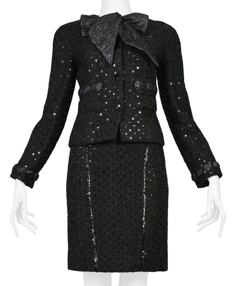 Small Chanel 1980s Black Boucle Skirt Suit – Style & Salvage