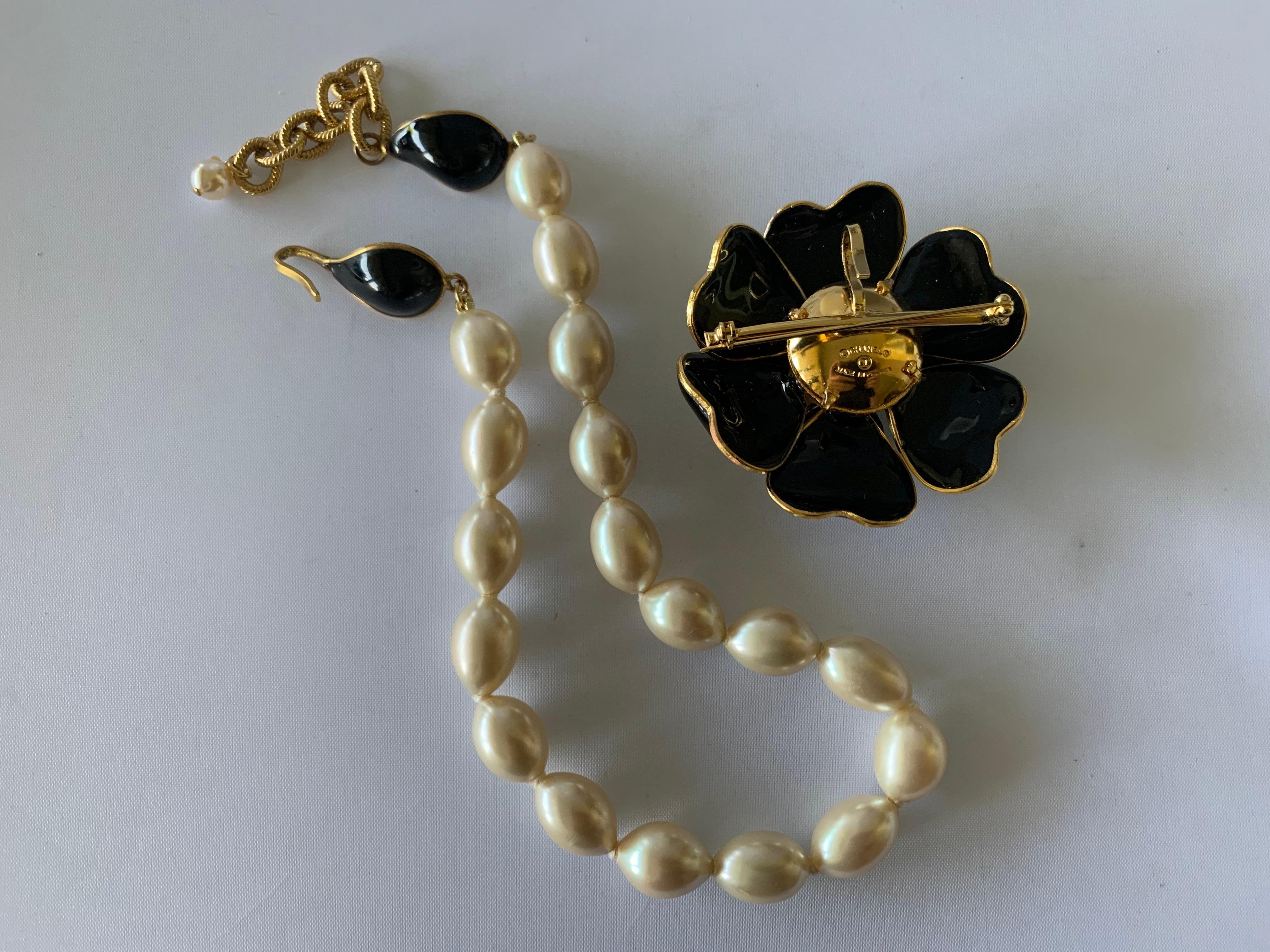 Artisan Vintage Chanel Black Camellia CC Statement Pearl Necklace