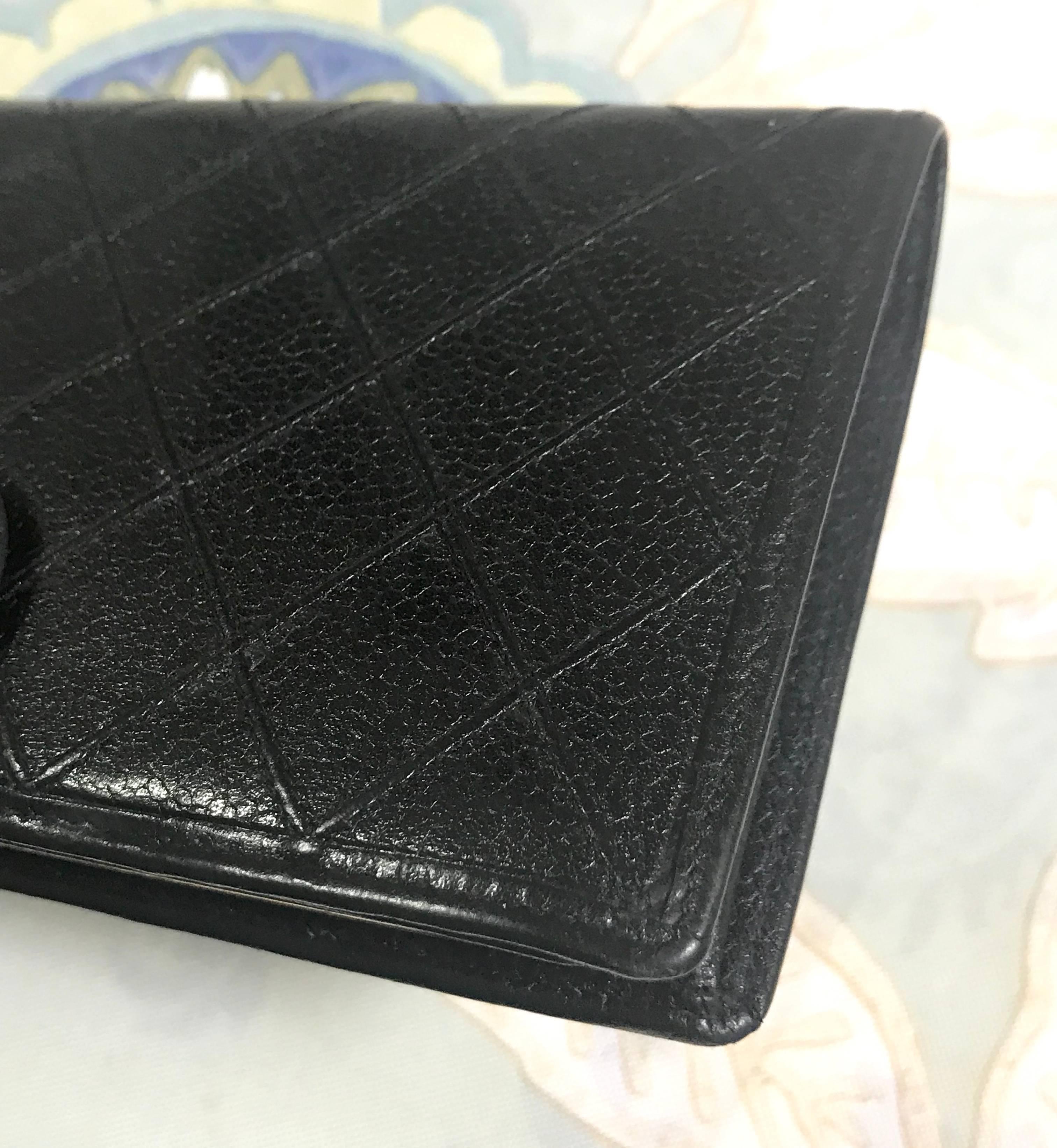 Black Vintage CHANEL black caviar leather wallet with stitches and gold tone CC motif. For Sale