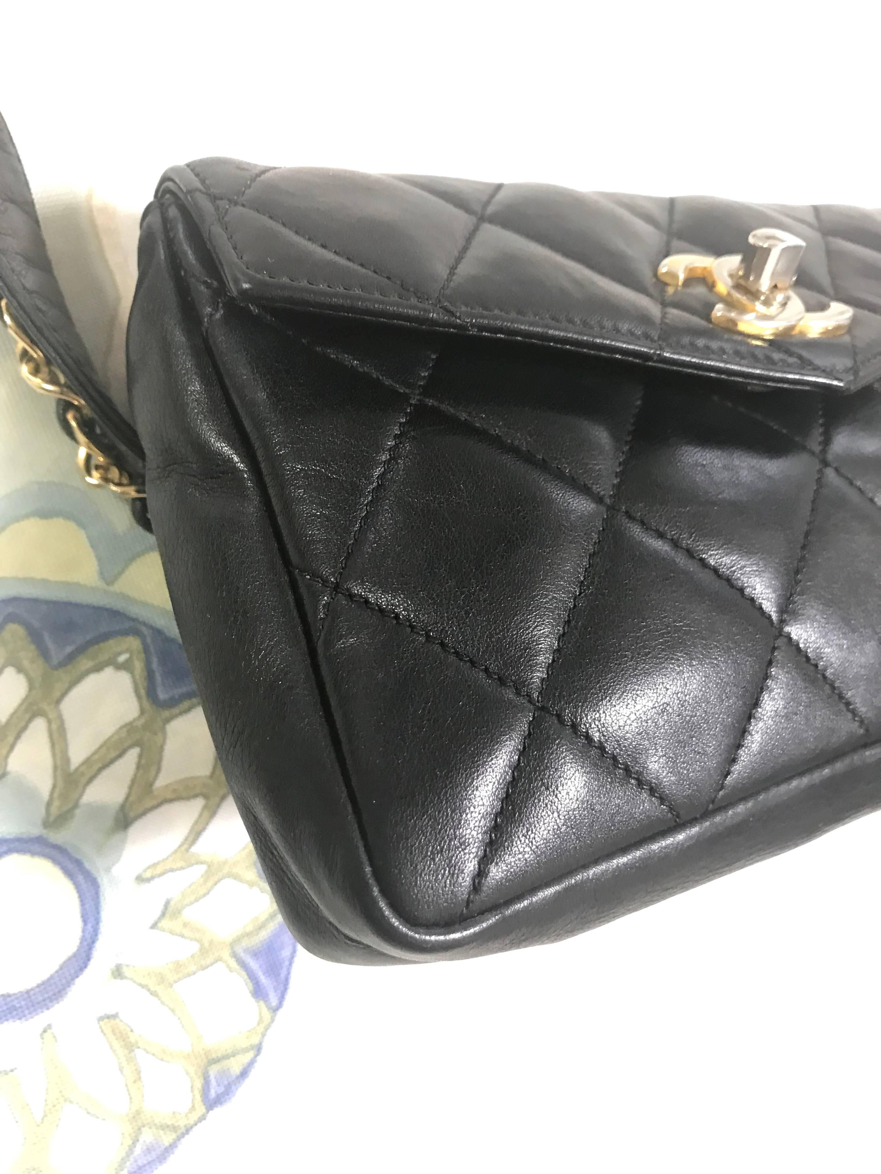 Chanel Vintage black lamb waist bag fanny pack with golden chain belt and CC  In Good Condition In Kashiwa, Chiba