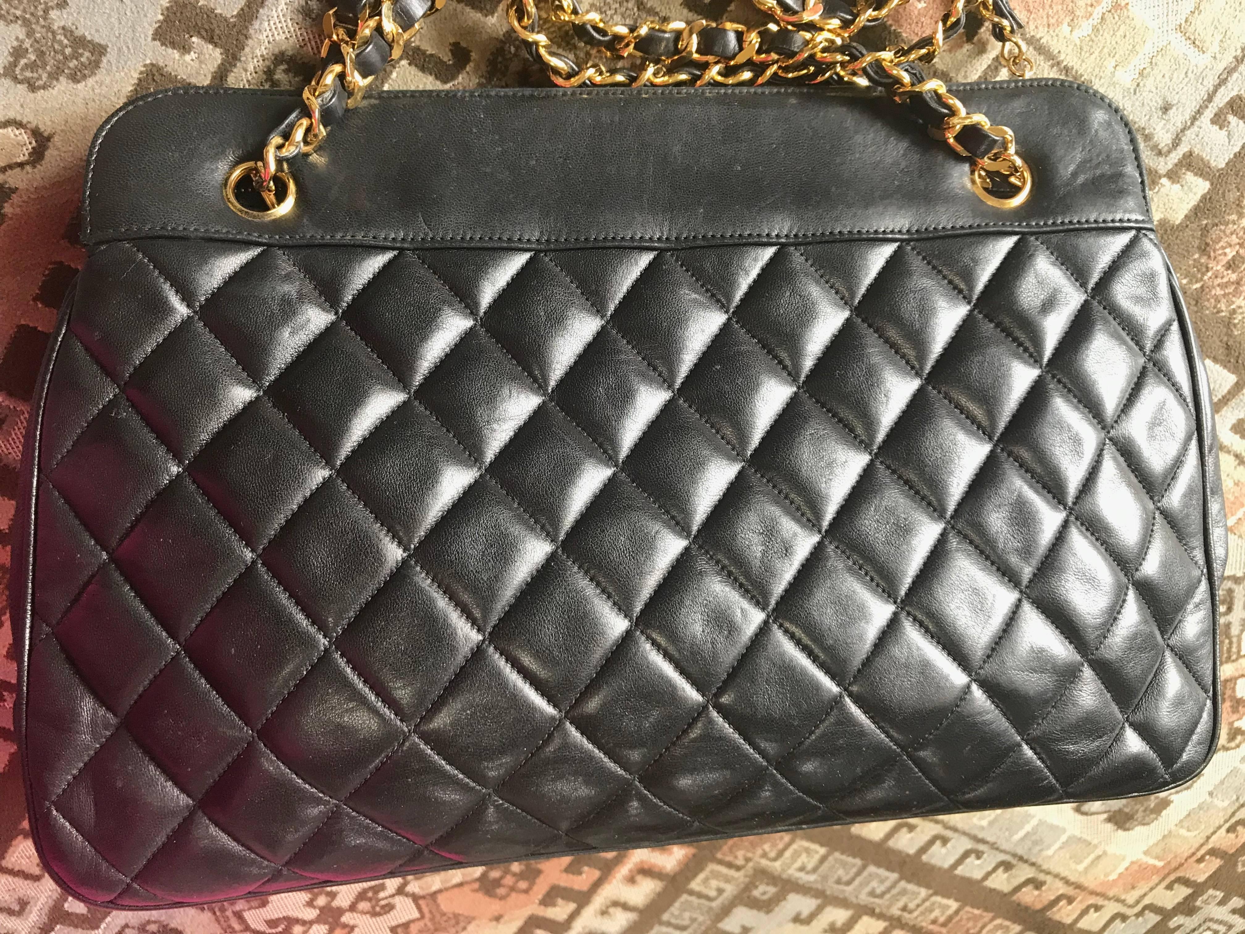Vintage CHANEL black lambskin large tote bag with gold tone chains and jumbo CC. For Sale 5