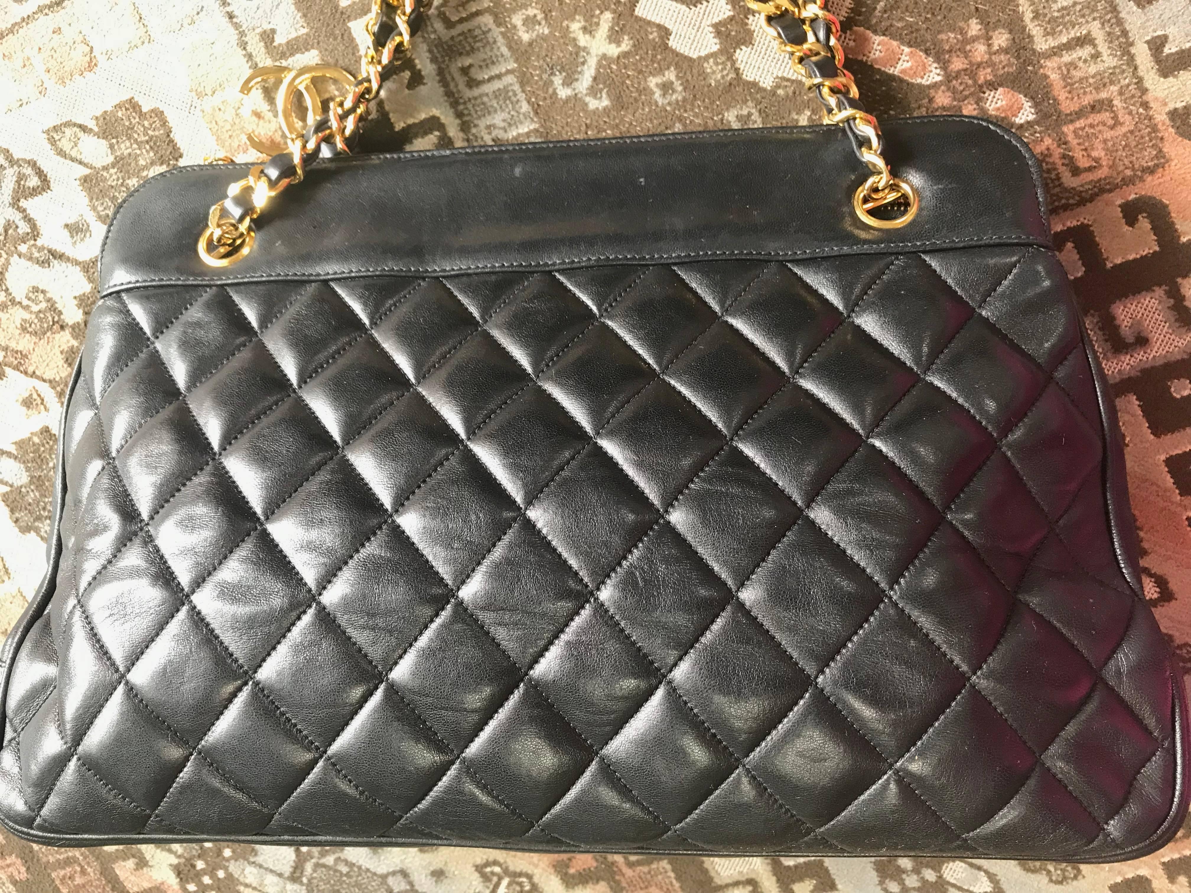 Vintage CHANEL black lambskin large tote bag with gold tone chains and jumbo CC. For Sale 6