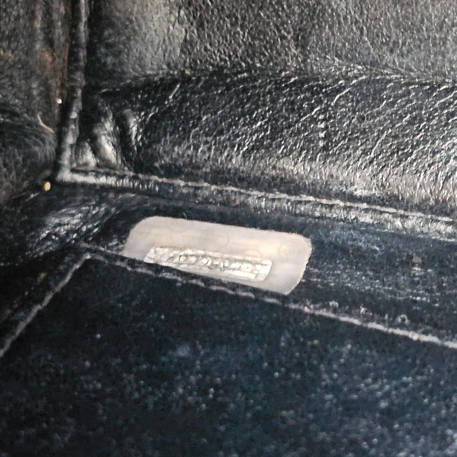 Vintage Chanel Schwarzes Lammfell Gesteppte Fronttasche Mini Chain Tote im Zustand „Relativ gut“ im Angebot in Jakarta, Daerah Khusus Ibukota Jakarta