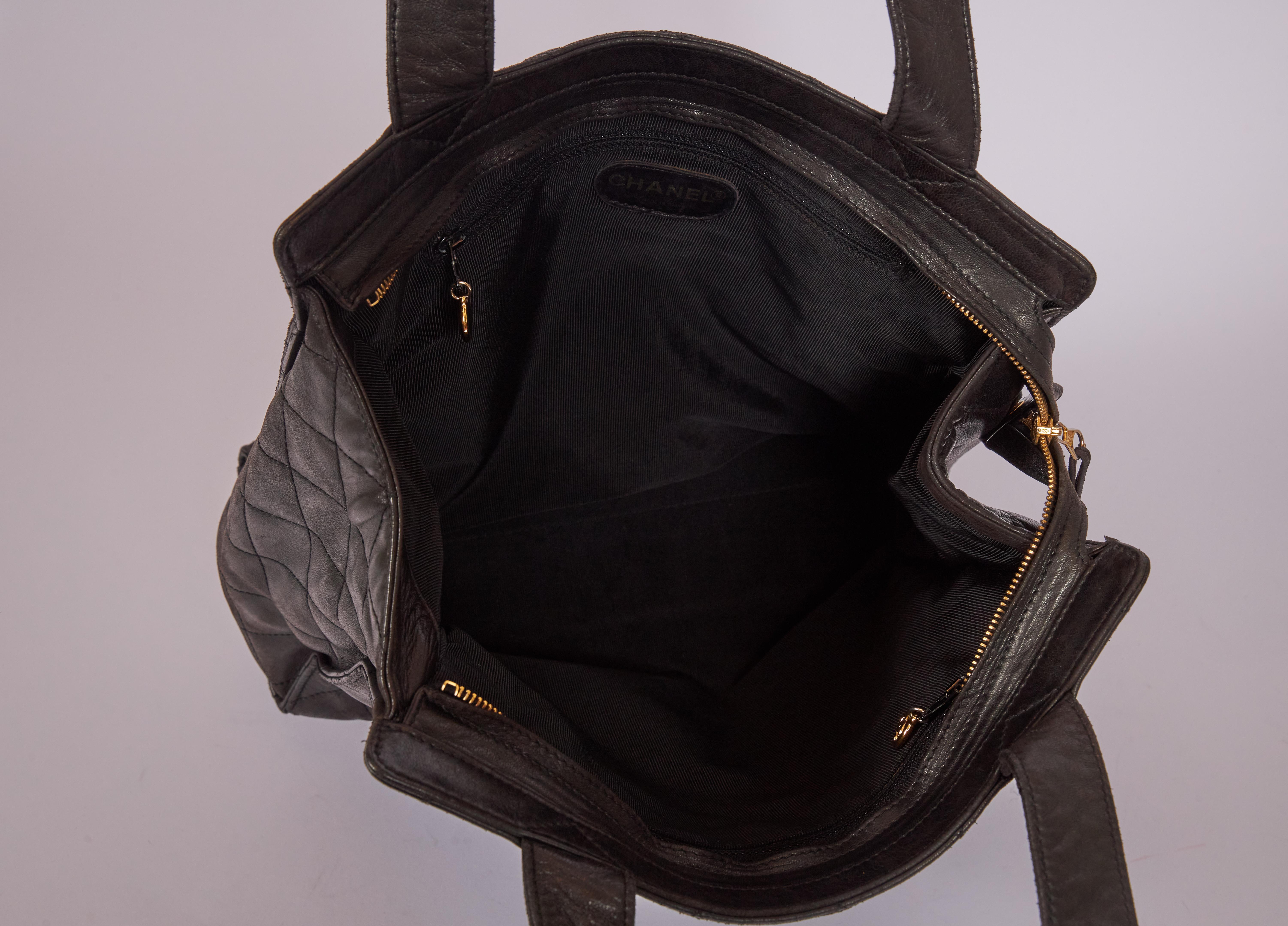 Vintage Chanel Schwarze gesteppte Leder Tote Bag aus Lammleder mit CC-Logo 2