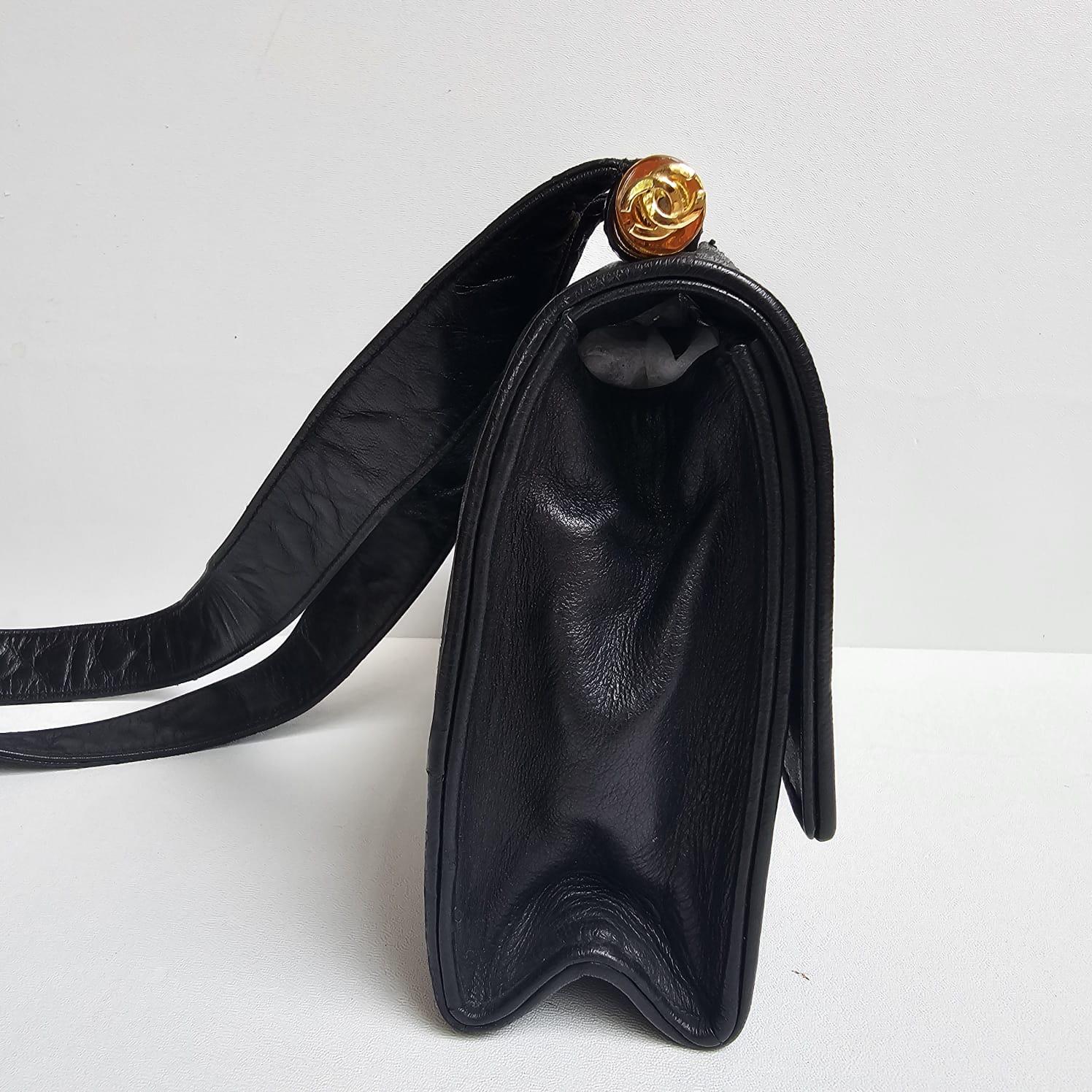 Vintage Chanel Black Lambskin Quilted Lucite Trim Shoulder Flap Bag For Sale 2