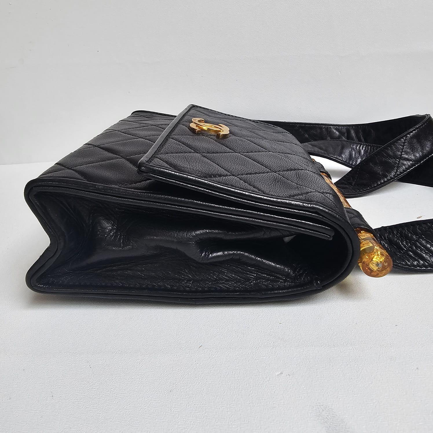 Vintage Chanel Black Lambskin Quilted Lucite Trim Shoulder Flap Bag en vente 5