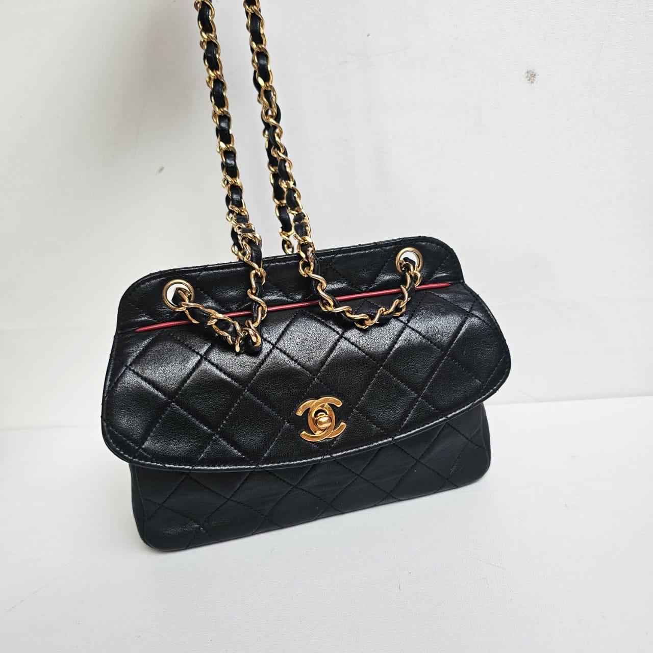 Vintage Chanel Black Lambskin Quilted Mini Flap Bag en vente 13