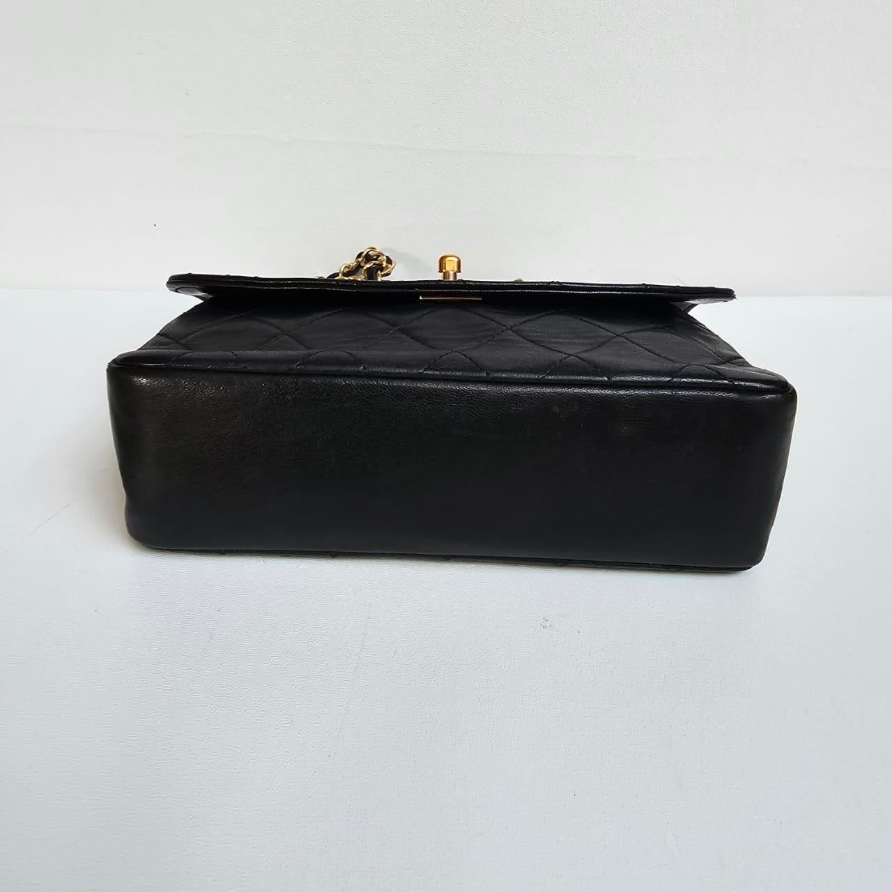 Vintage Chanel Black Lambskin Quilted Mini Flap Bag Bon état - En vente à Jakarta, Daerah Khusus Ibukota Jakarta