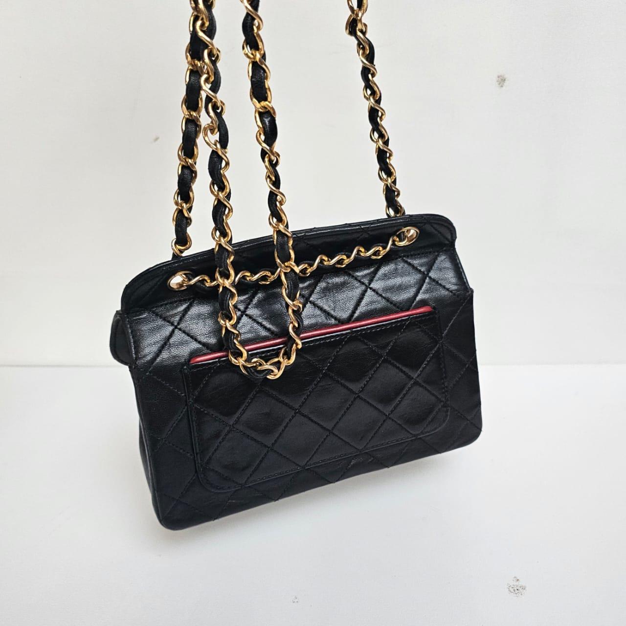Vintage Chanel Black Lambskin Quilted Mini Flap Bag Unisexe en vente