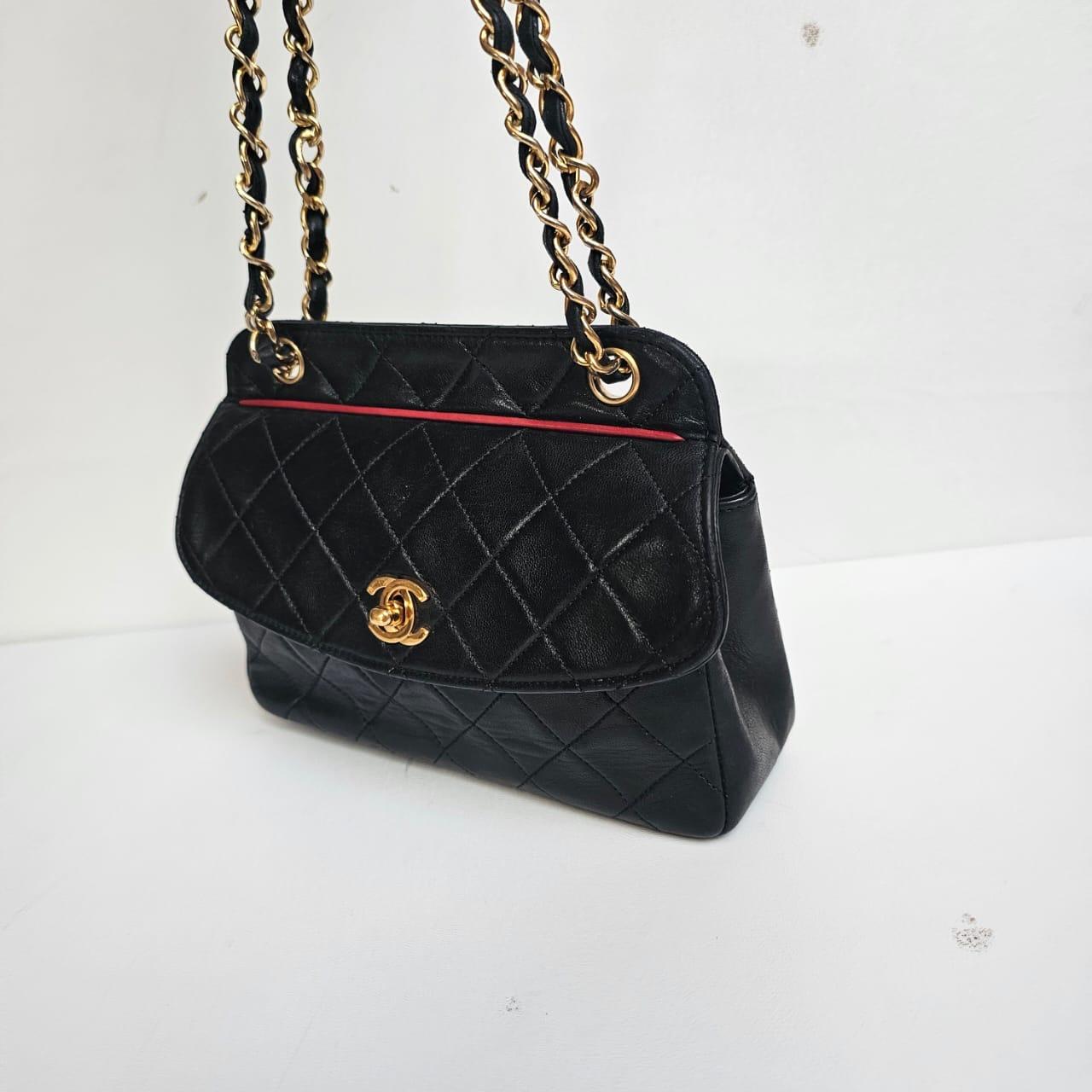 Vintage Chanel Black Lambskin Quilted Mini Flap Bag en vente 1