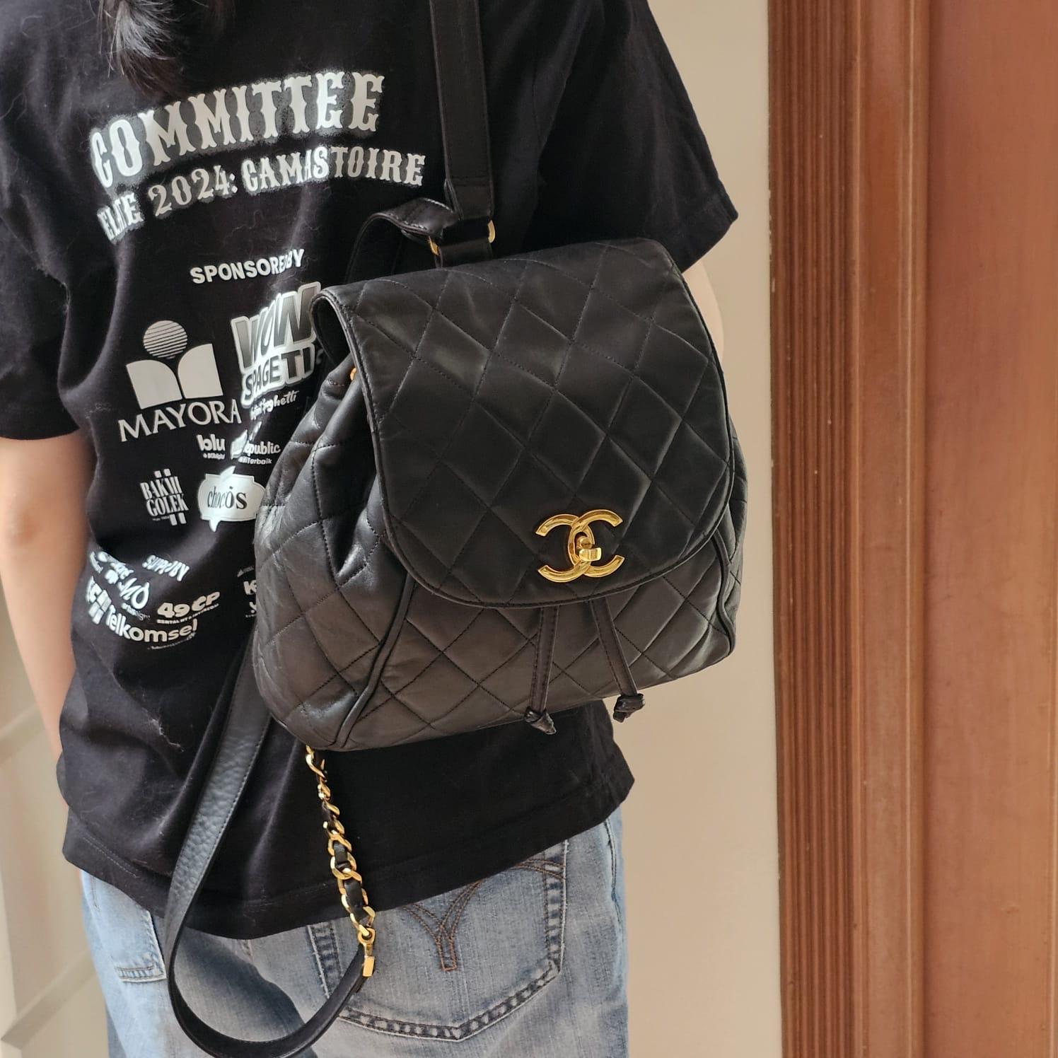 Vintage Chanel Black Lambskin Quilted Small Flap Backpack In Good Condition For Sale In Jakarta, Daerah Khusus Ibukota Jakarta