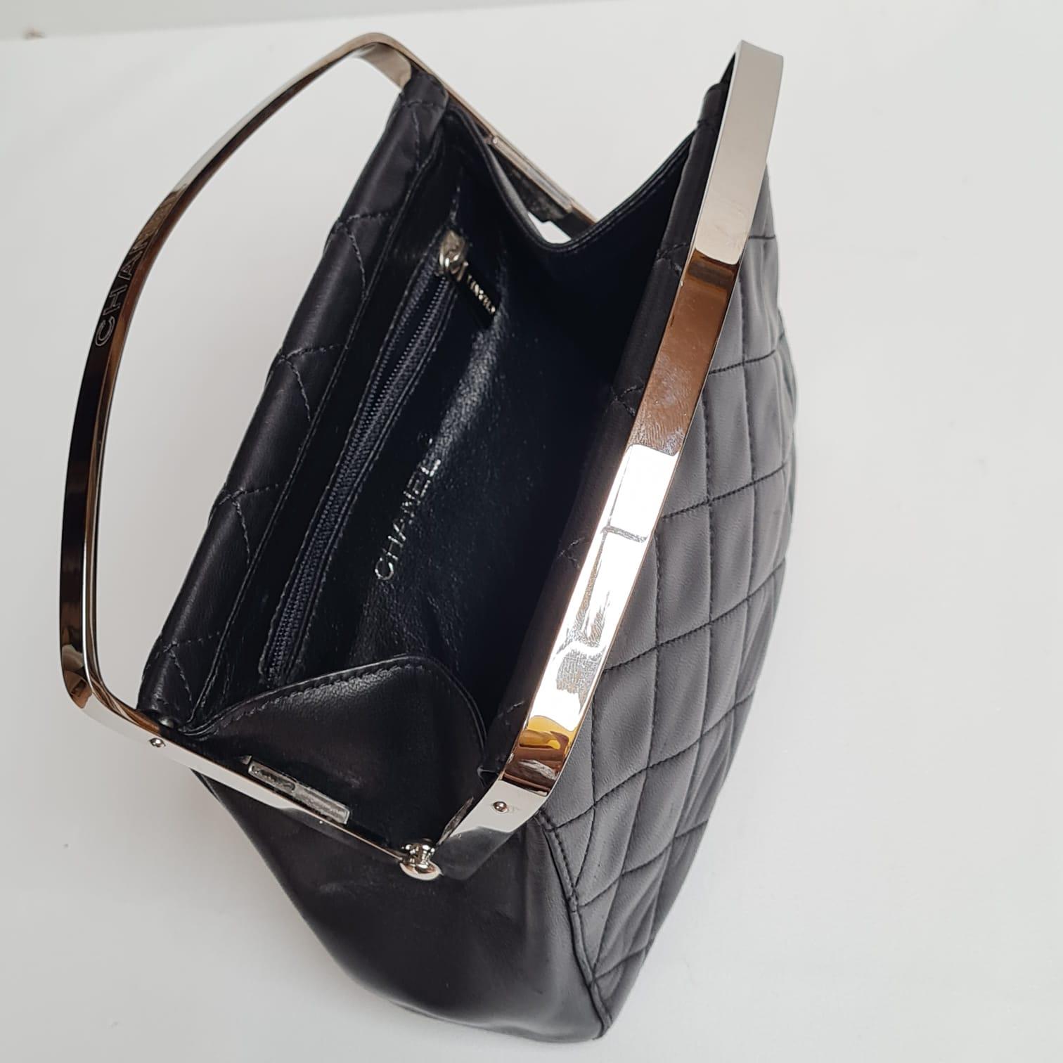 Vintage Chanel Black Lambskin Quilted Small Magnetic Frame Top Handle Bag In Good Condition For Sale In Jakarta, Daerah Khusus Ibukota Jakarta