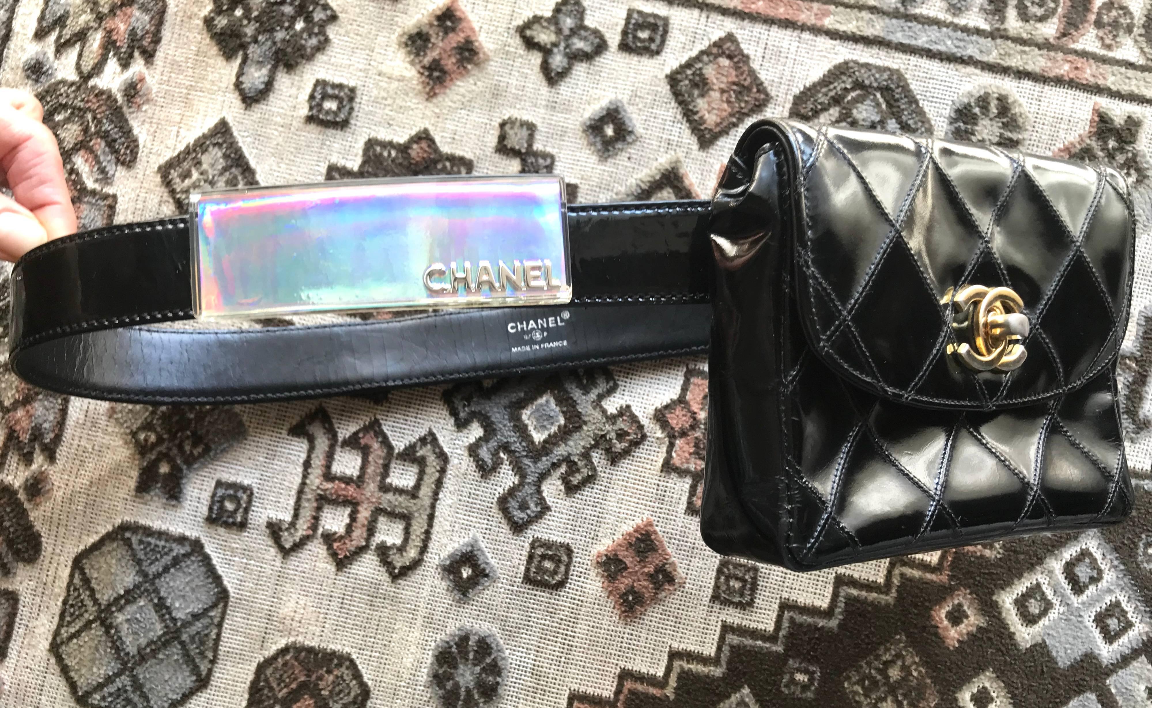 Vintage CHANEL black patent enamel pouch, fanny pack with CC and aurora belt.  In Good Condition In Kashiwa, Chiba