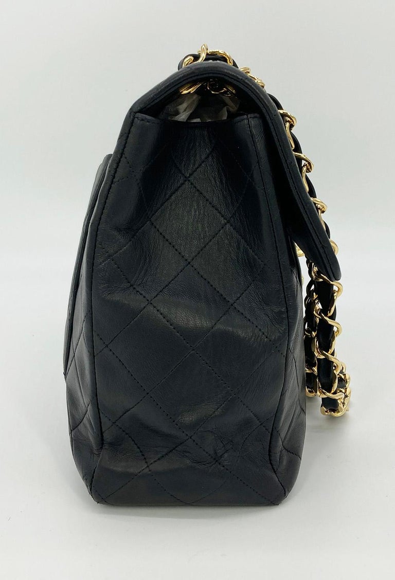 Vintage Chanel Black Quilted Lambskin Maxi Classic Flap  In Good Condition For Sale In Philadelphia, PA