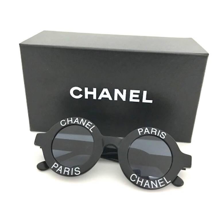 Black Vintage CHANEL black round frame mod sunglasses with white CHANEL PARIS print For Sale