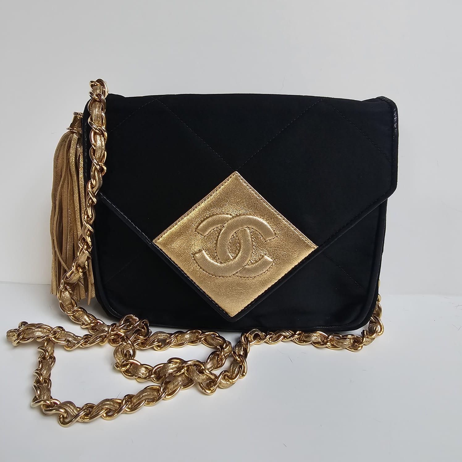 Chanel Vintage Schwarz Satin gesteppte Gold Diamant CC mit Quaste Mini-Klappentasche aus Satin im Angebot 6