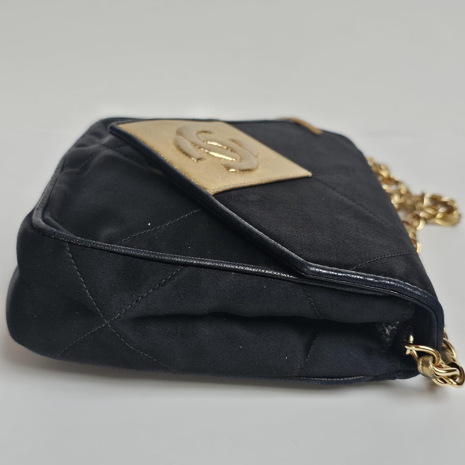 Chanel Vintage Schwarz Satin gesteppte Gold Diamant CC mit Quaste Mini-Klappentasche aus Satin im Angebot 8