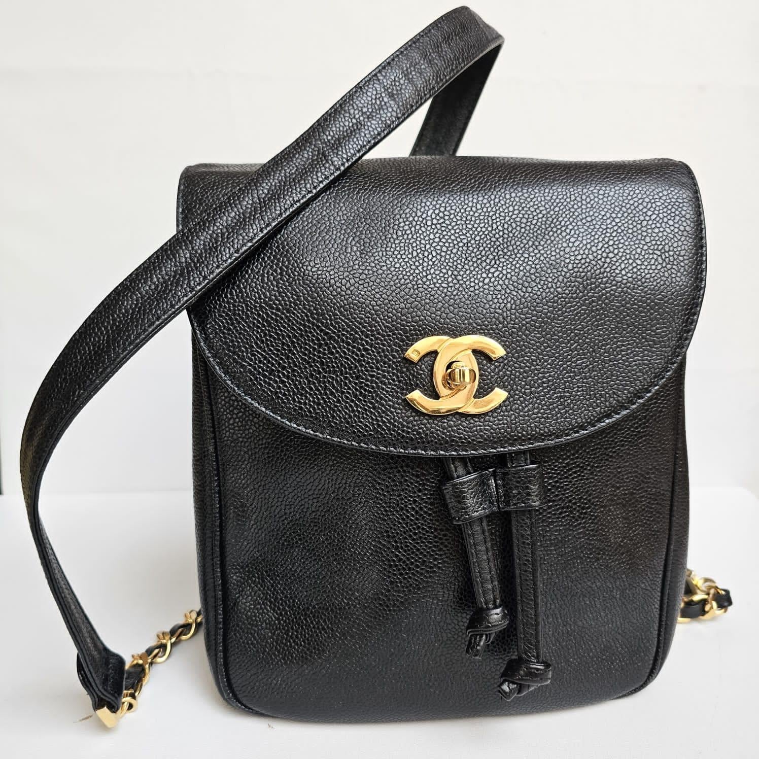 Beautiful vintage classic chanel backpack in black caviar leather. Overall still in very good vintage condition, missing its holo sticker. Comes as is with replacement dust bag.
