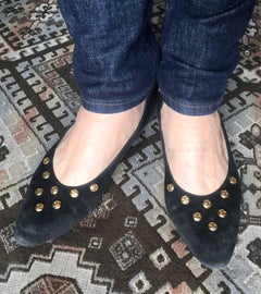 Vintage CHANEL black suede leather pump shoes with gold en CC marks. US4.5 - 5.5