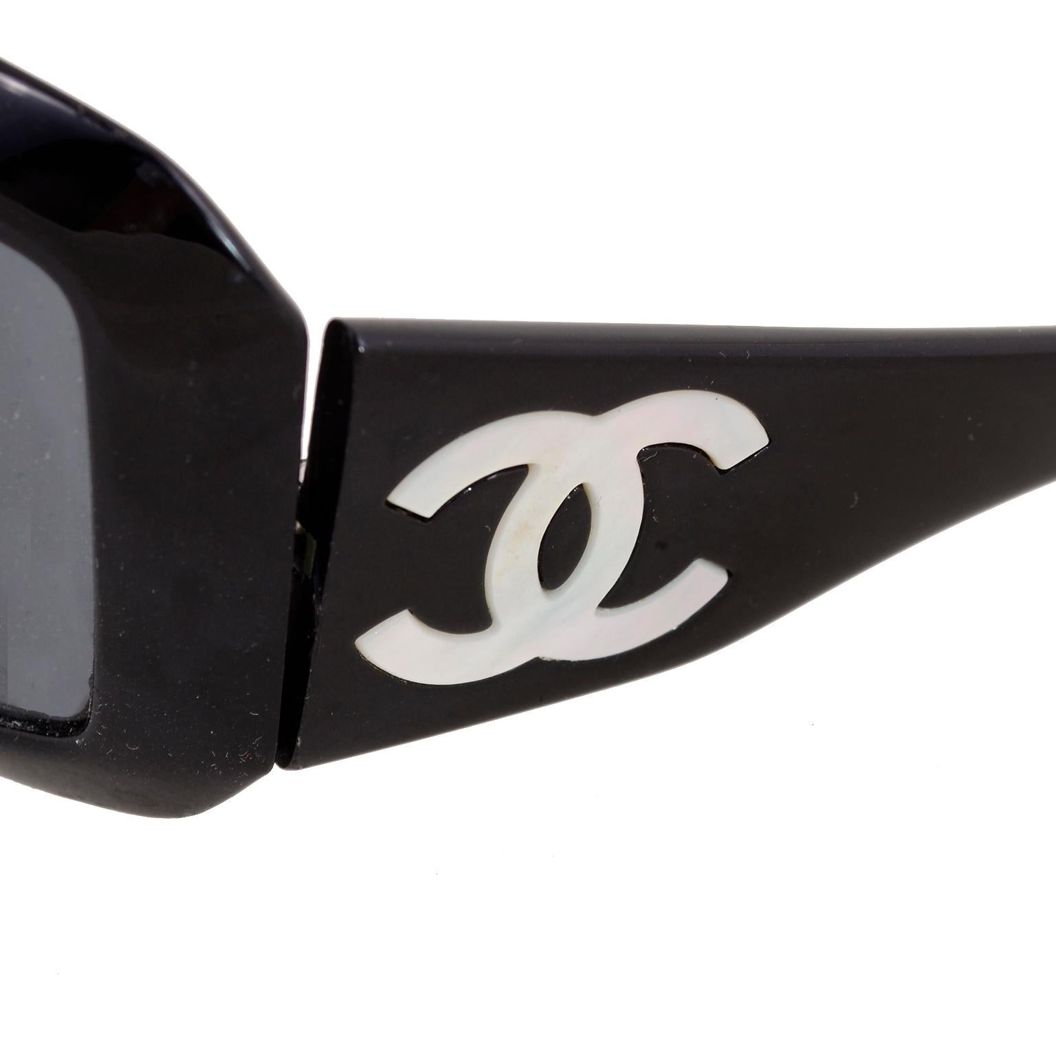 Vintage Chanel Black Sunglasses With Monogram Interlocking Mother Of Pearl CC's In Good Condition In Portland, OR