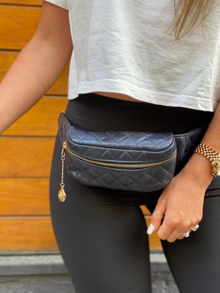 Chanel branded belt bag, made of blue quilted leather with golden hardware.

Equipped with a zip closure, internally lined in blue leather, roomy for the essentials.

Equipped with a leather belt and non-adjustable chain.

The product is in good