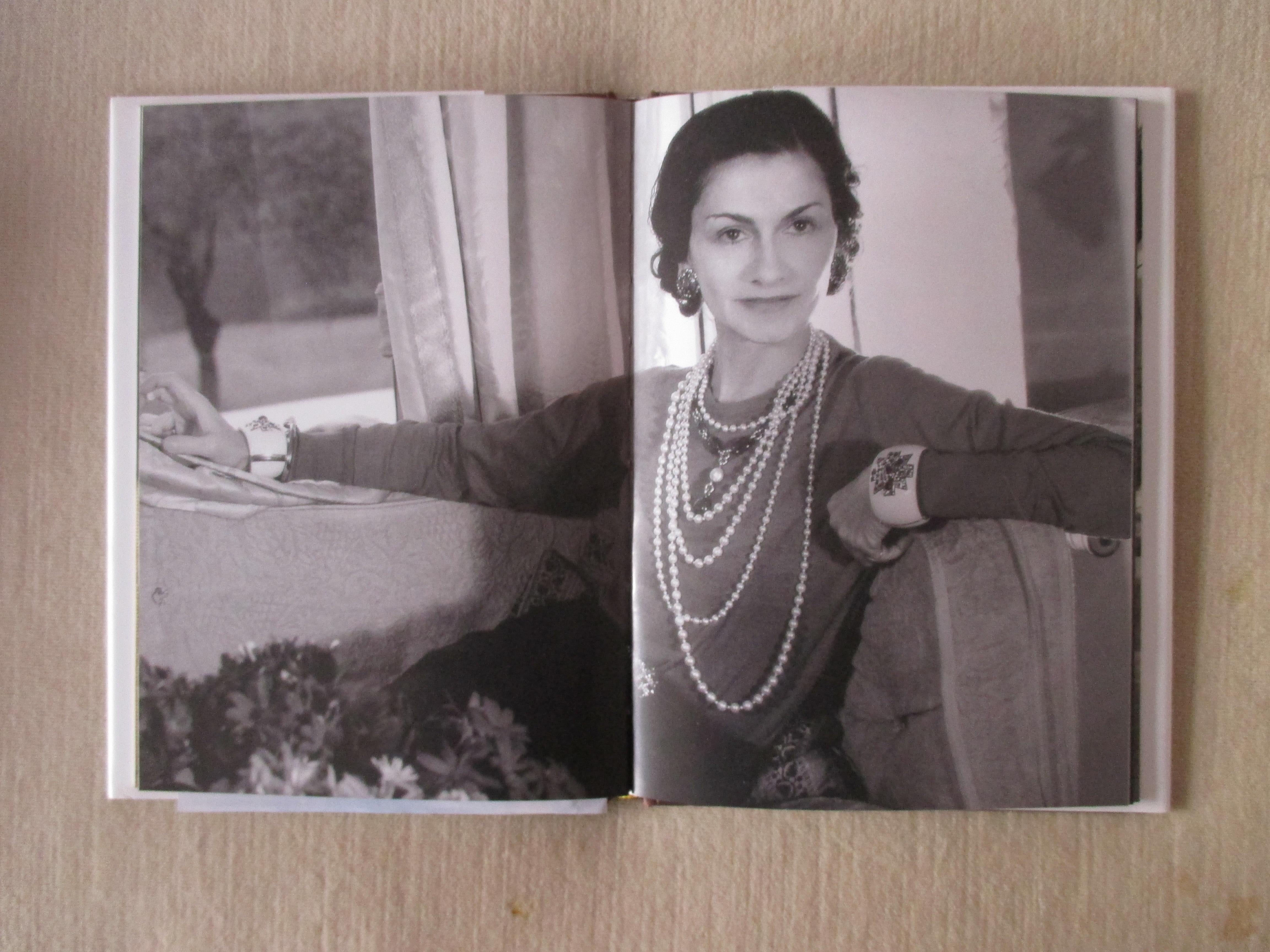 Vintage Chanel book by Aussoline
One of the most visible personalities of her era, Gabrielle Chanel invented a style synonymous with modernity and chic. She had the ability not only to predict the evolution of contemporary fashion, but also to see