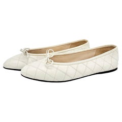 Ballerine vintage Chanel in pelle trapuntata con fiocco, in gros-grain bianco, taglia 39,5