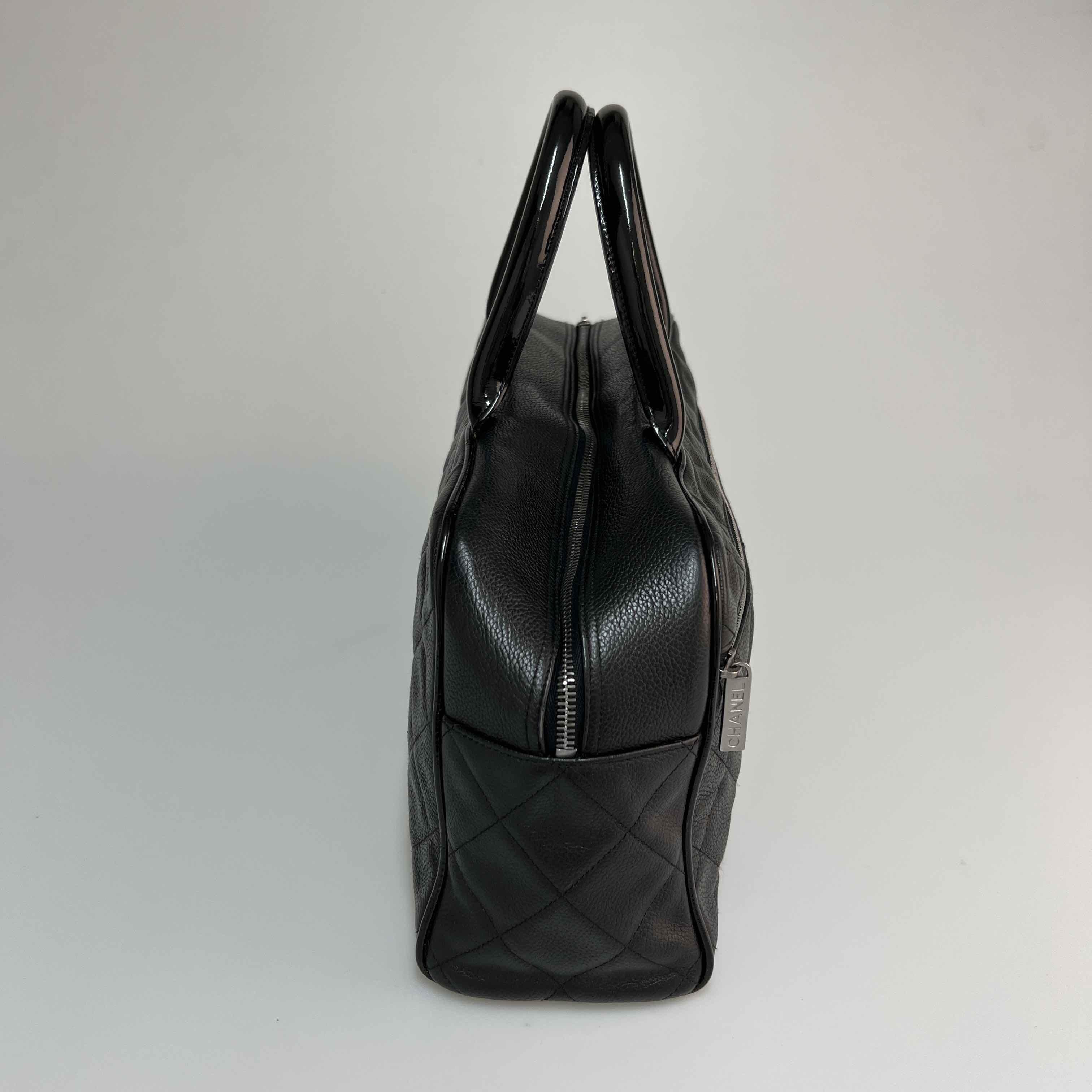 Vintage CHANEL Bowling Bag in Black Grained Leather. In Good Condition In Paris, FR