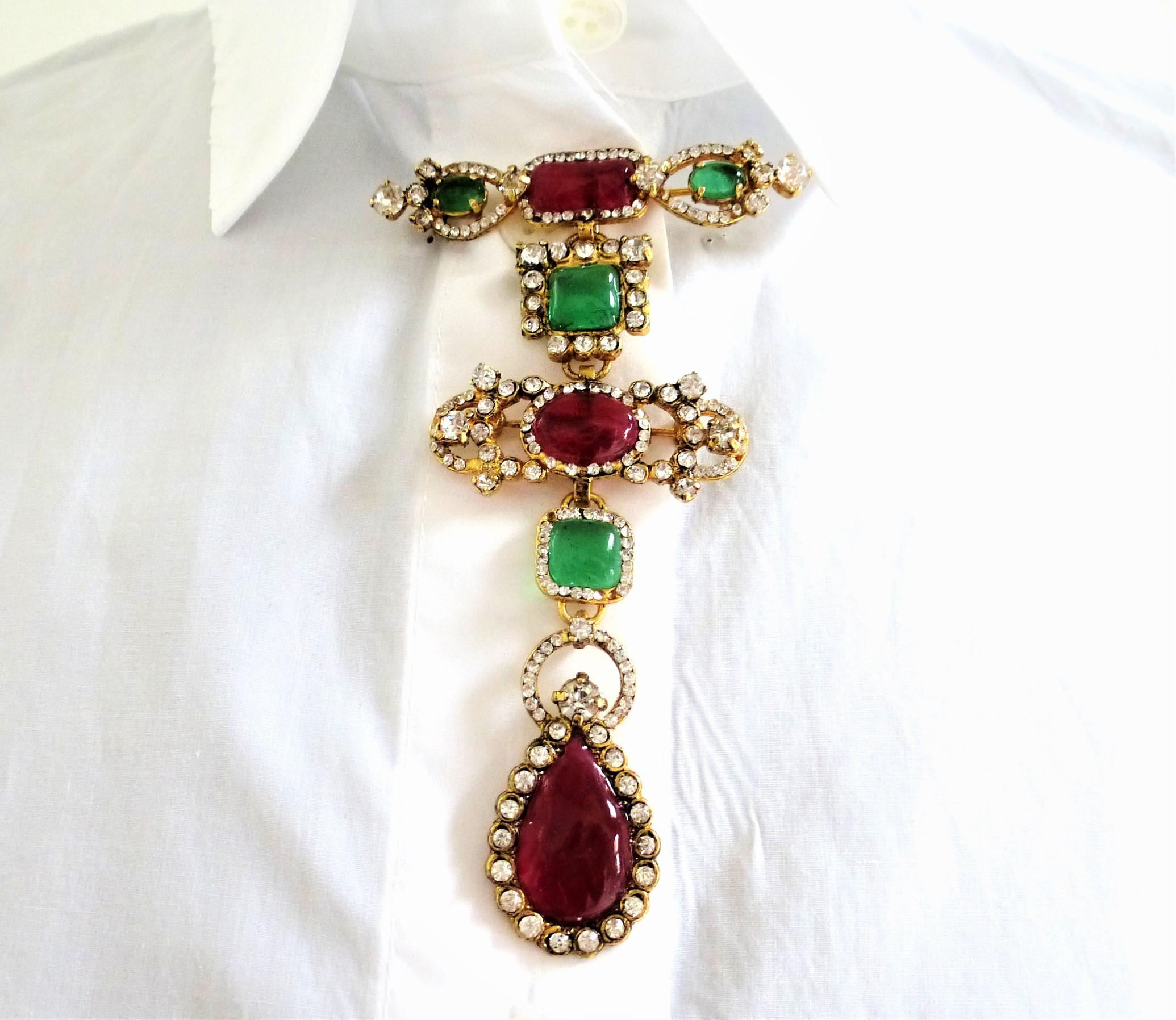 Chanel-Brosche „Regency“, entworfen von Coco Chanel  1955 vergoldet (Neobarock) im Angebot