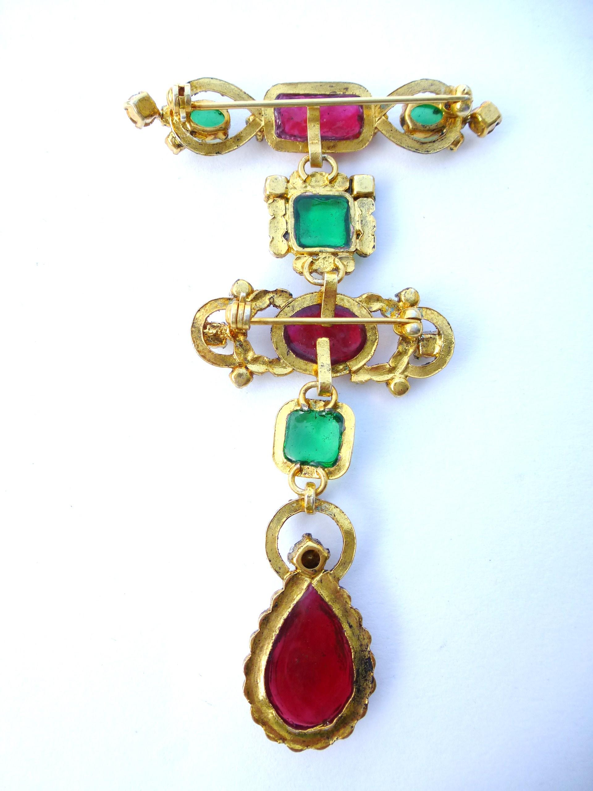 Chanel-Brosche „Regency“, entworfen von Coco Chanel  1955 vergoldet (Gemischter Schliff) im Angebot