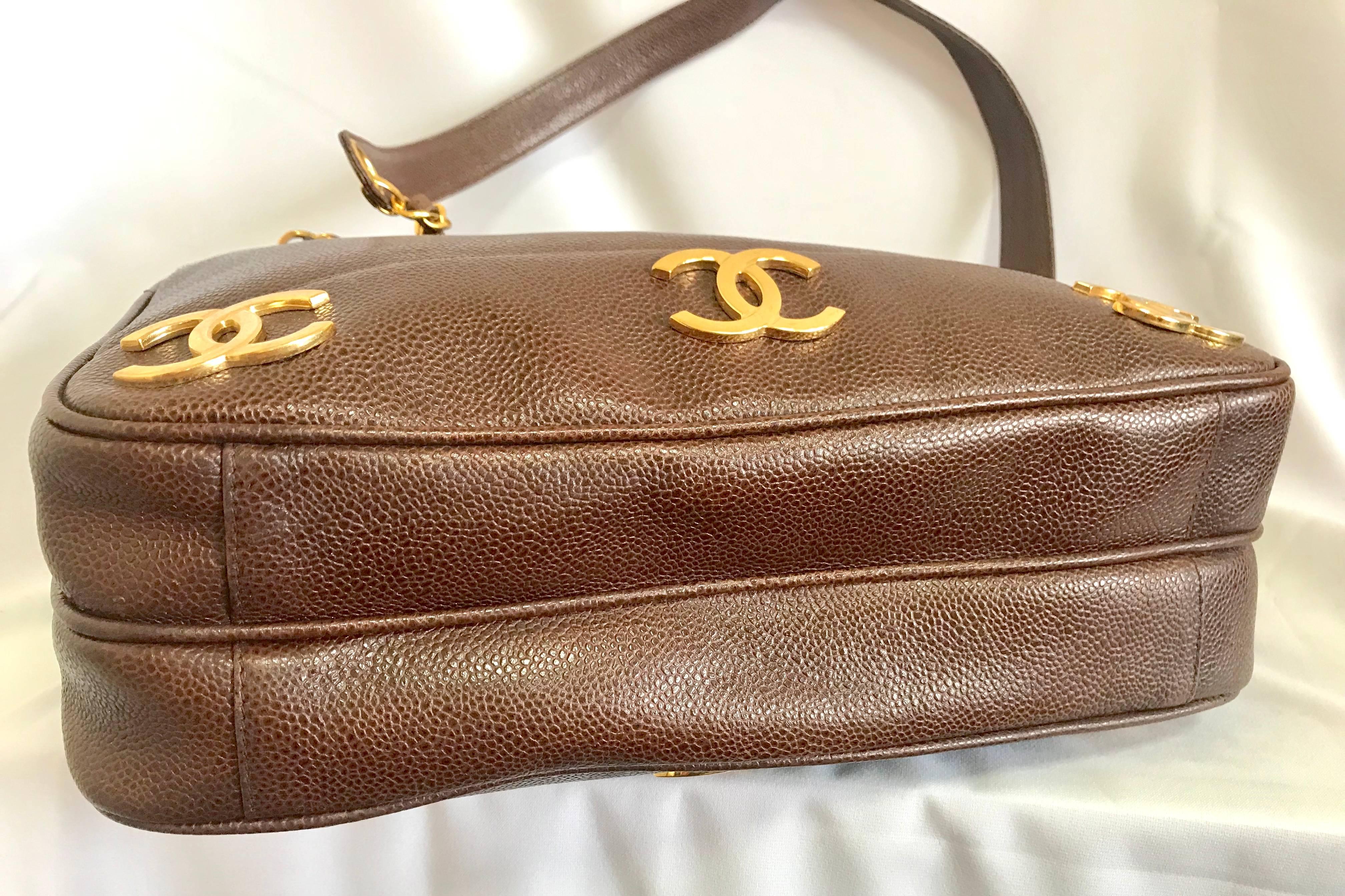 Vintage CHANEL brown caviar leather chain shoulder bag with 3 golden CC marks. For Sale 5