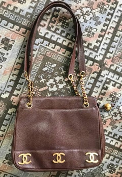 Vintage CHANEL brown caviar leather chain shoulder bag with 3 golden CC marks.