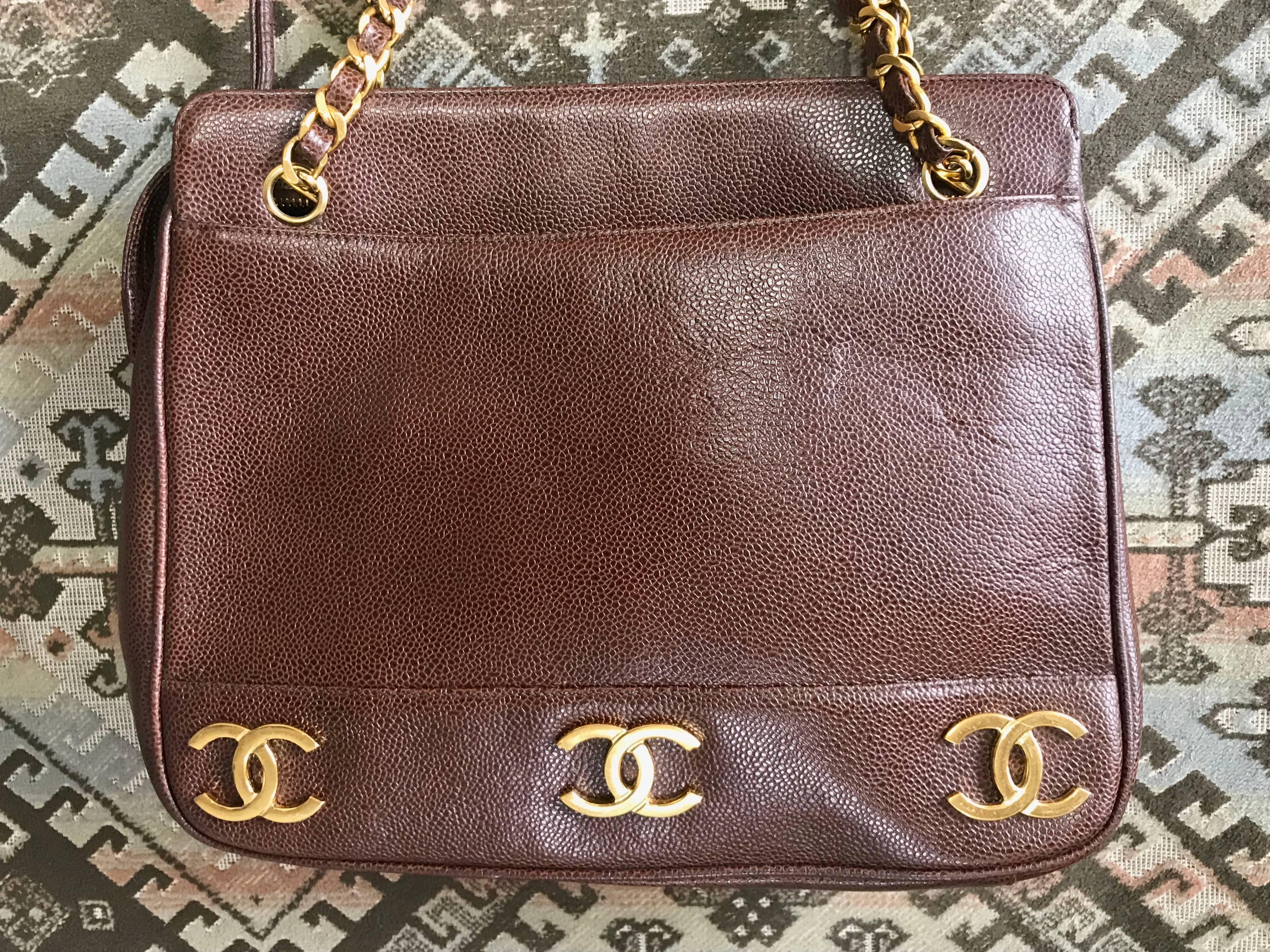 Vintage CHANEL brown caviar leather chain shoulder bag with 3 golden CC marks. In Good Condition For Sale In Kashiwa, Chiba
