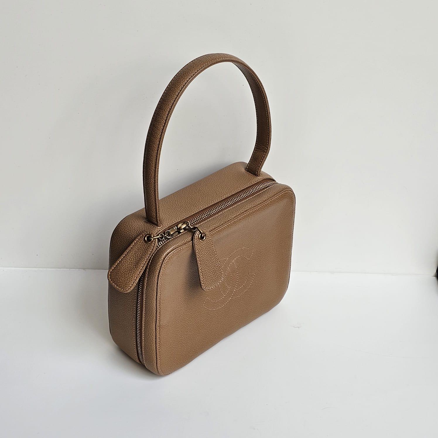 Vintage Chanel Brown Caviar Small Top Handle Zip Bag In Good Condition In Jakarta, Daerah Khusus Ibukota Jakarta