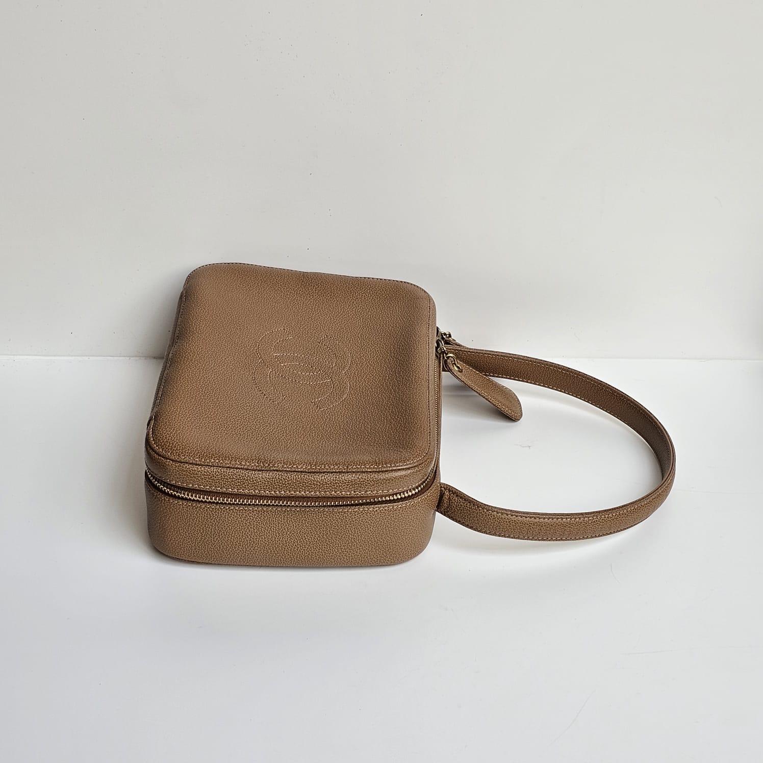 Women's or Men's Vintage Chanel Brown Caviar Small Top Handle Zip Bag