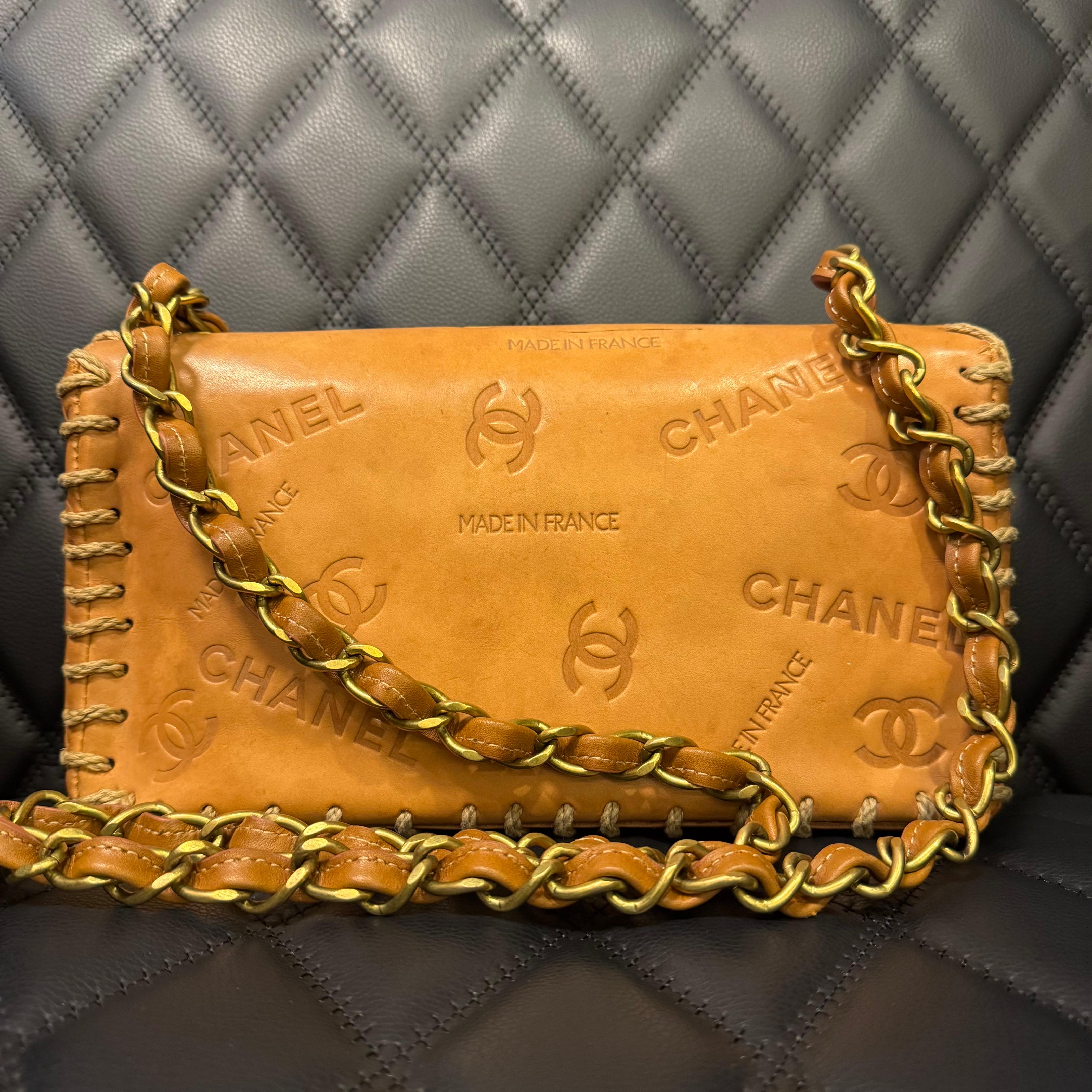 Vintage Chanel Marrón Cuero Natural Coco Chanel Mark Whipstitch Big CC Flap Bag en Bastante bueno estado para la venta en Jakarta, Daerah Khusus Ibukota Jakarta