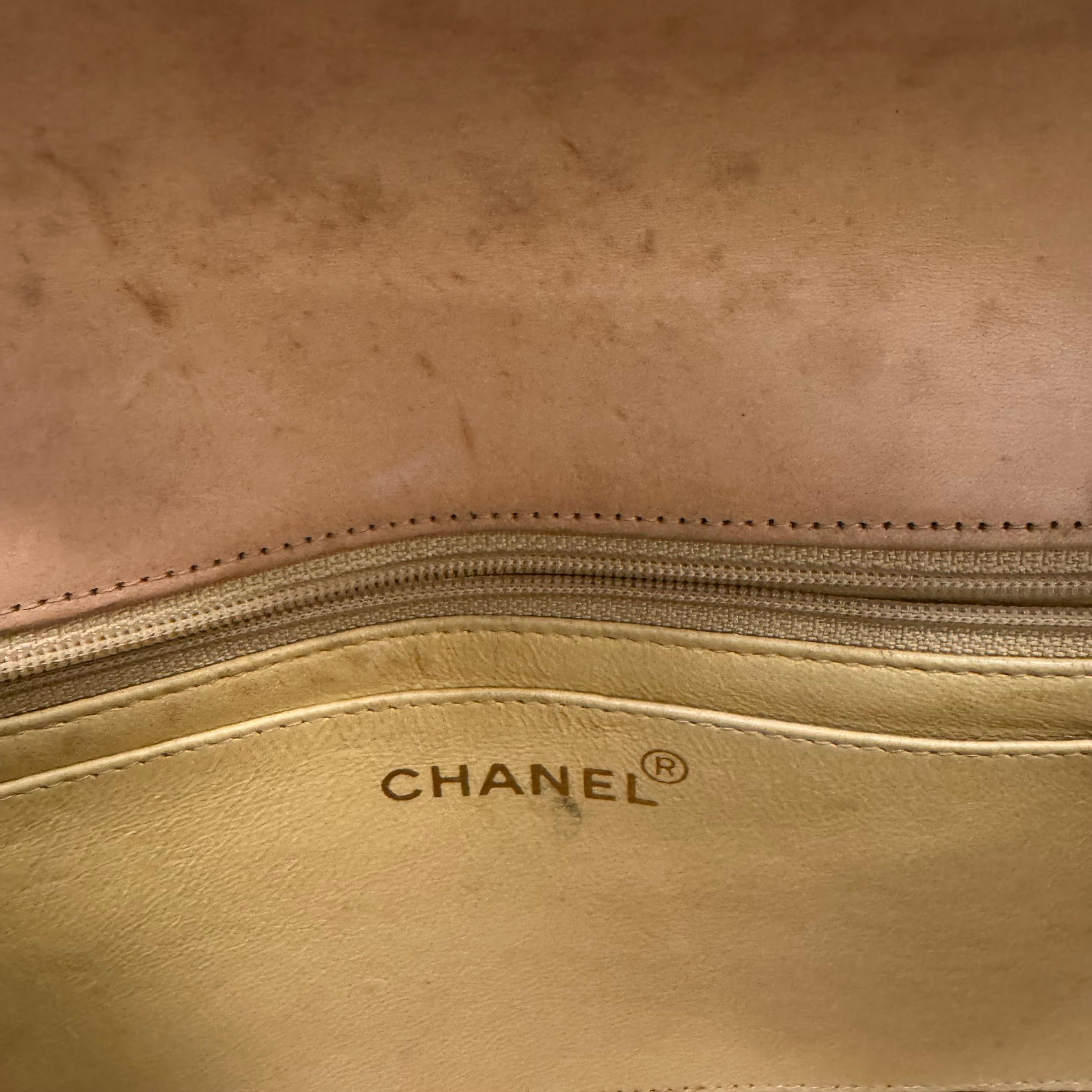 Vintage Chanel Marrón Cuero Natural Coco Chanel Mark Whipstitch Big CC Flap Bag en venta 3