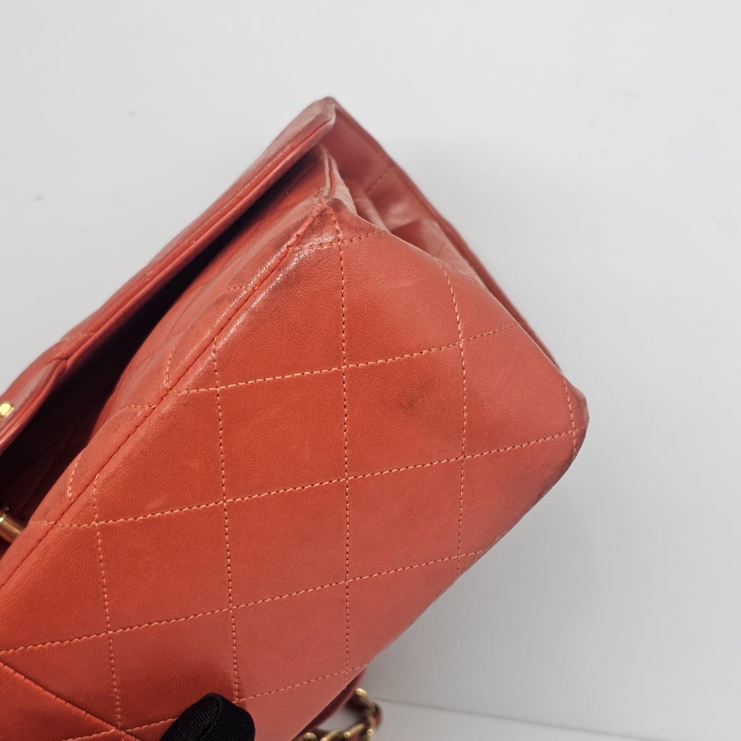 Vintage Chanel Burnt Orange Lammfell Medium Biface Flap Tasche im Zustand „Gut“ im Angebot in Jakarta, Daerah Khusus Ibukota Jakarta